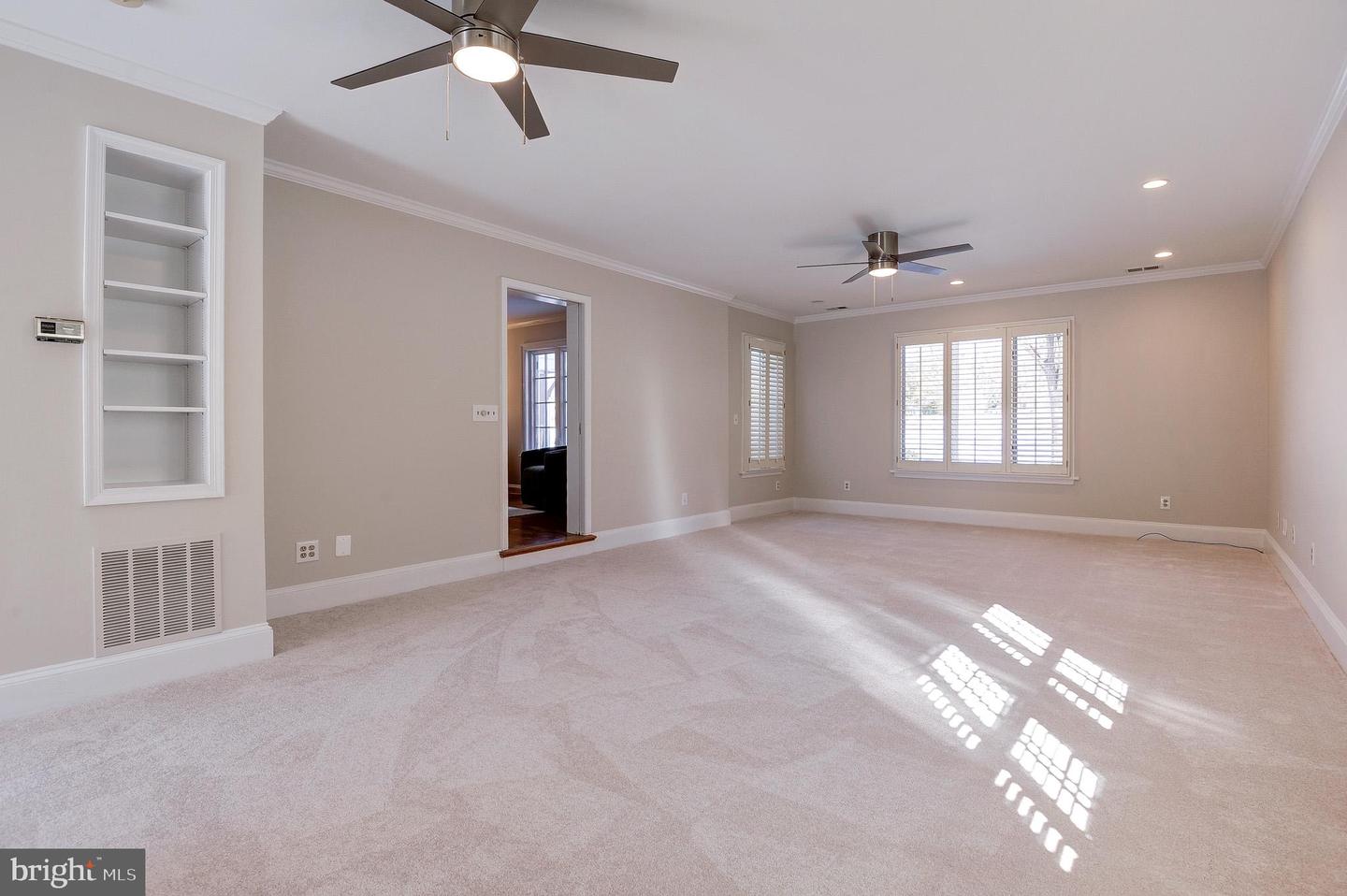 8017 ILIFF DR, DUNN LORING, Virginia 22027, 4 Bedrooms Bedrooms, ,3 BathroomsBathrooms,Residential,For sale,8017 ILIFF DR,VAFX2291542 MLS # VAFX2291542