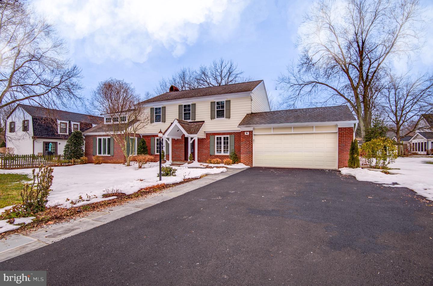 8017 ILIFF DR, DUNN LORING, Virginia 22027, 4 Bedrooms Bedrooms, ,3 BathroomsBathrooms,Residential,For sale,8017 ILIFF DR,VAFX2291542 MLS # VAFX2291542