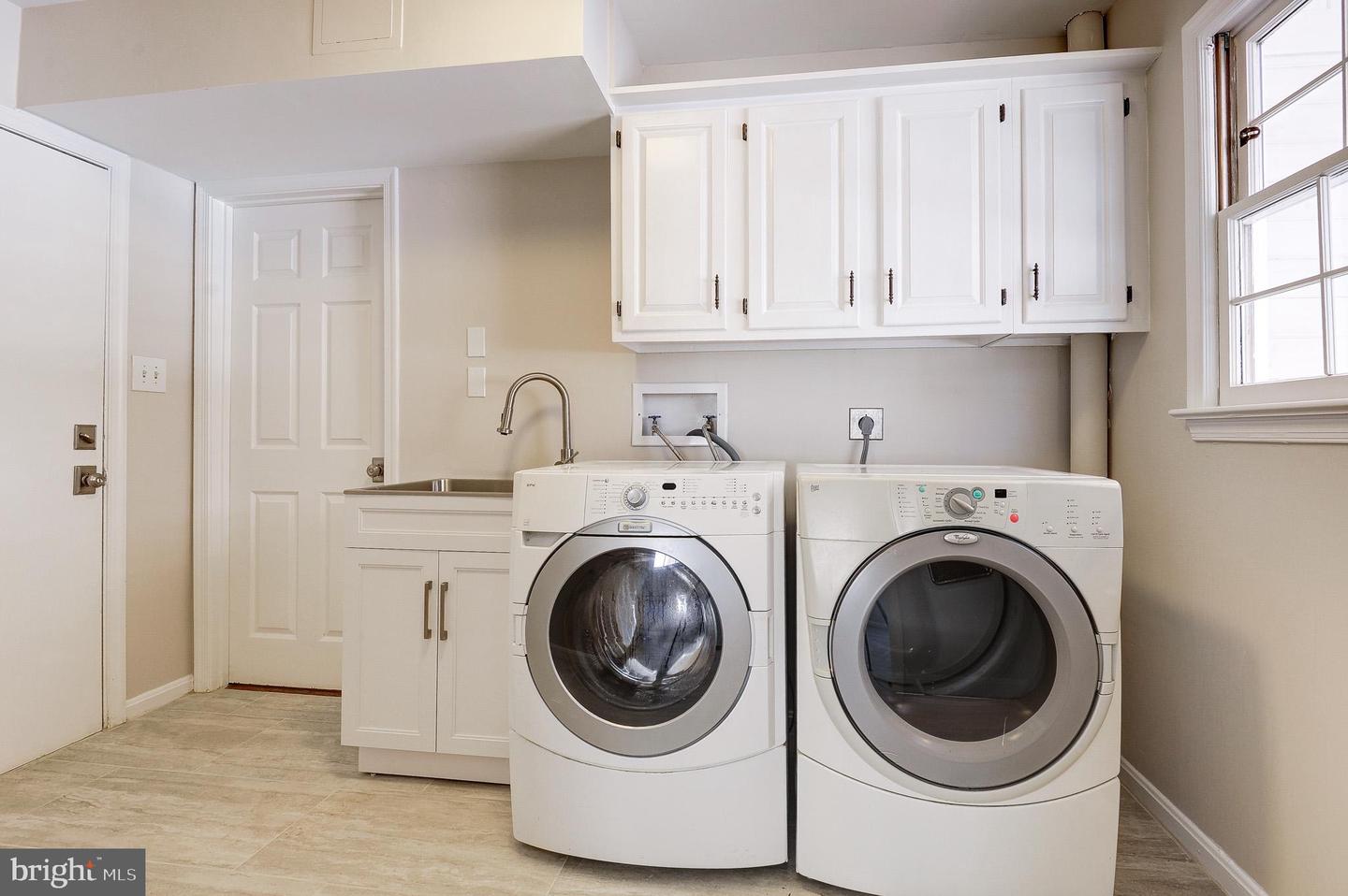 8017 ILIFF DR, DUNN LORING, Virginia 22027, 4 Bedrooms Bedrooms, ,3 BathroomsBathrooms,Residential,For sale,8017 ILIFF DR,VAFX2291542 MLS # VAFX2291542