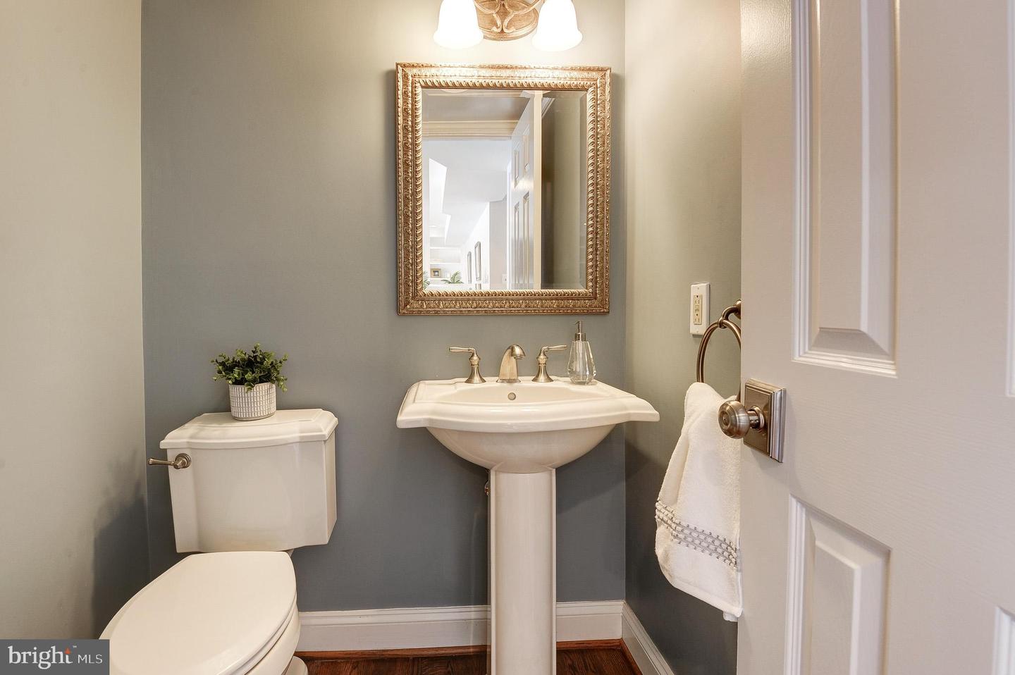 8017 ILIFF DR, DUNN LORING, Virginia 22027, 4 Bedrooms Bedrooms, ,3 BathroomsBathrooms,Residential,For sale,8017 ILIFF DR,VAFX2291542 MLS # VAFX2291542