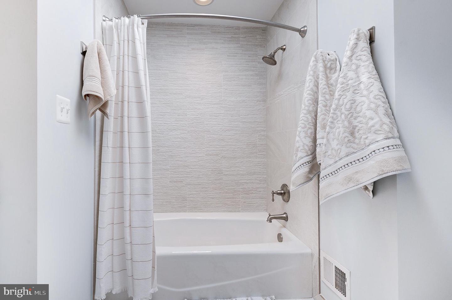 8017 ILIFF DR, DUNN LORING, Virginia 22027, 4 Bedrooms Bedrooms, ,3 BathroomsBathrooms,Residential,For sale,8017 ILIFF DR,VAFX2291542 MLS # VAFX2291542