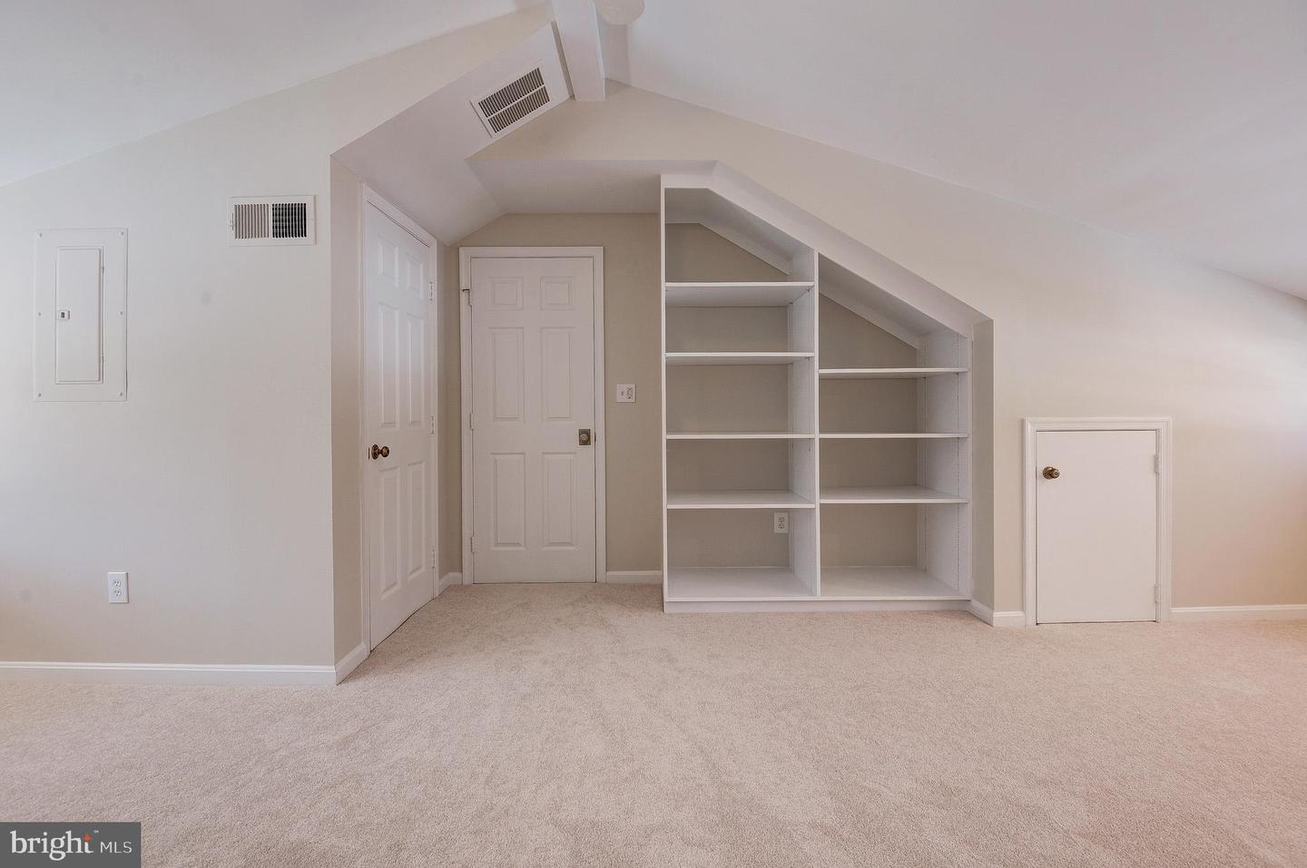 8017 ILIFF DR, DUNN LORING, Virginia 22027, 4 Bedrooms Bedrooms, ,3 BathroomsBathrooms,Residential,For sale,8017 ILIFF DR,VAFX2291542 MLS # VAFX2291542