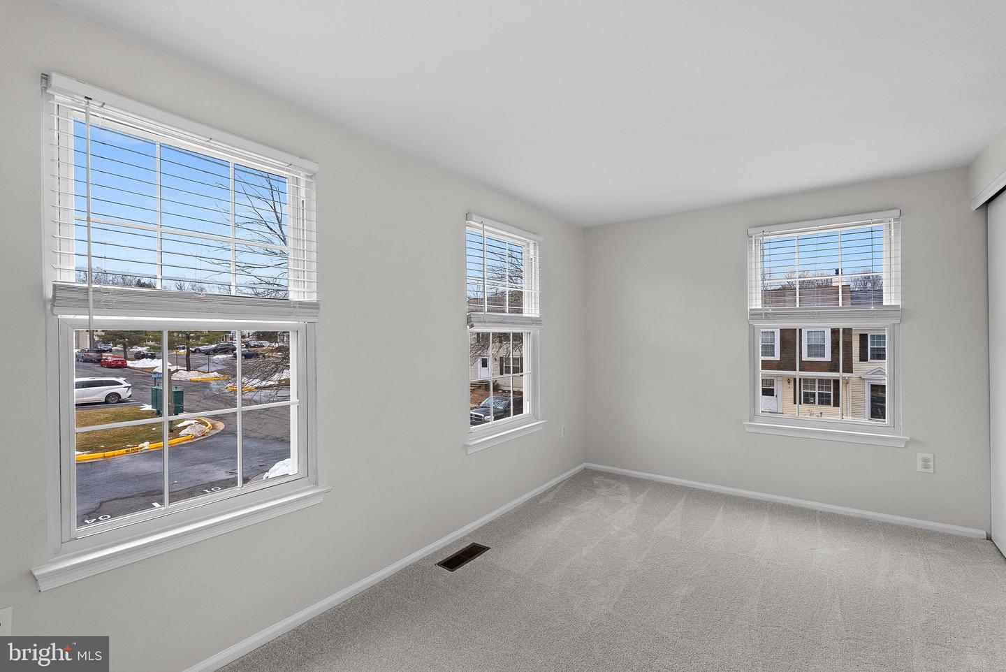 1 MARIAN CT, STERLING, Virginia 20165, 3 Bedrooms Bedrooms, ,2 BathroomsBathrooms,Residential,For sale,1 MARIAN CT,VALO2116136 MLS # VALO2116136