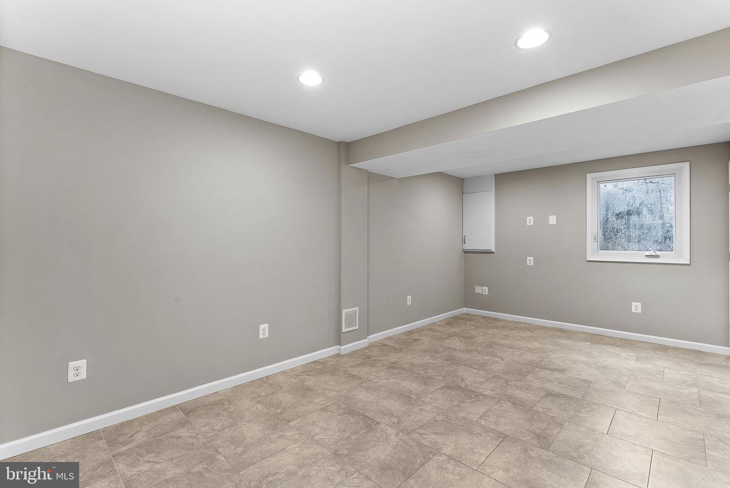 1 MARIAN CT, STERLING, Virginia 20165, 3 Bedrooms Bedrooms, ,2 BathroomsBathrooms,Residential,For sale,1 MARIAN CT,VALO2116136 MLS # VALO2116136