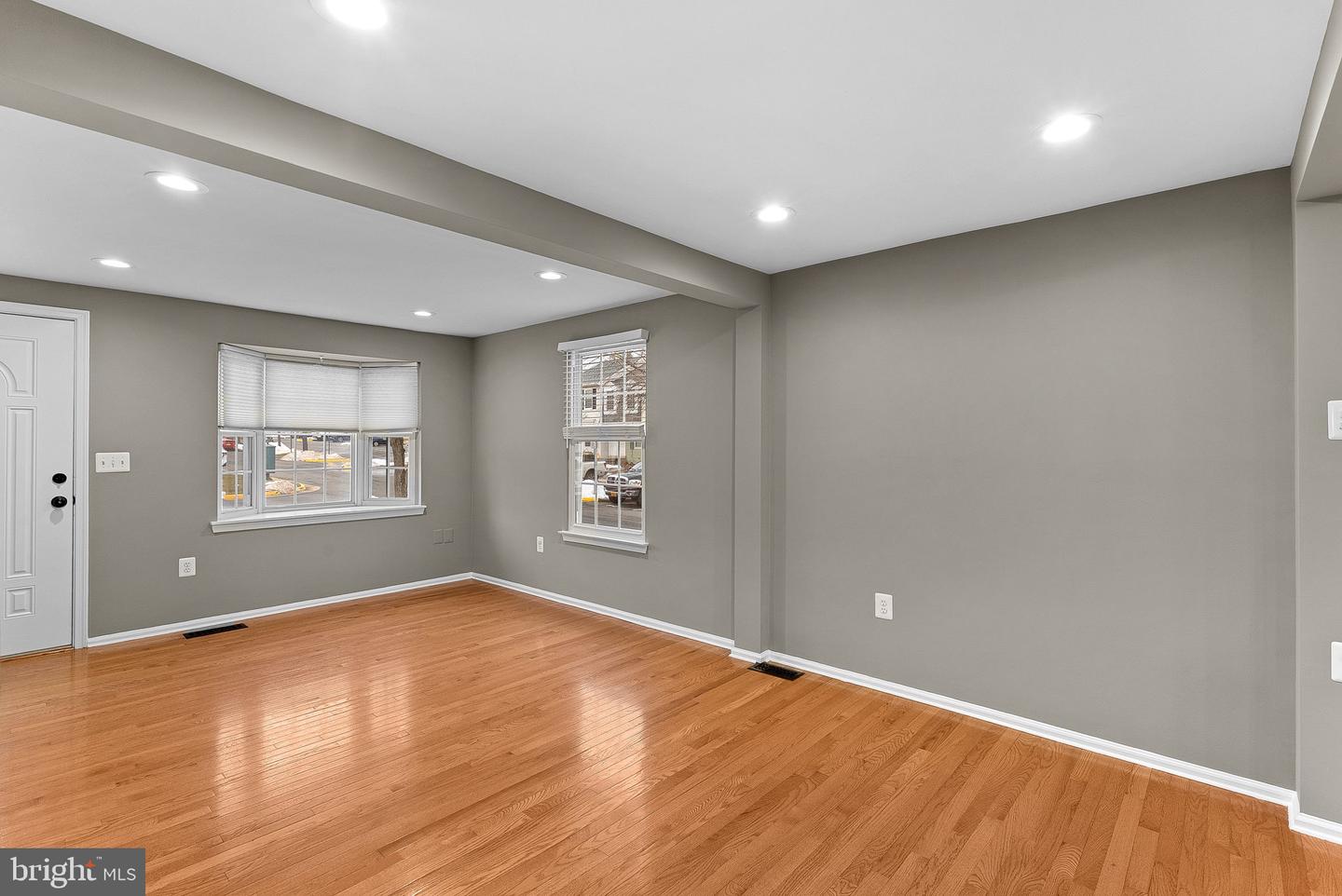 1 MARIAN CT, STERLING, Virginia 20165, 3 Bedrooms Bedrooms, ,2 BathroomsBathrooms,Residential,For sale,1 MARIAN CT,VALO2116136 MLS # VALO2116136