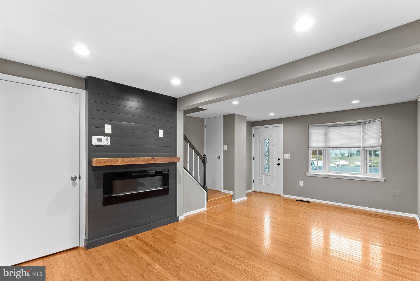 1 MARIAN CT, STERLING, Virginia 20165, 3 Bedrooms Bedrooms, ,2 BathroomsBathrooms,Residential,For sale,1 MARIAN CT,VALO2116136 MLS # VALO2116136