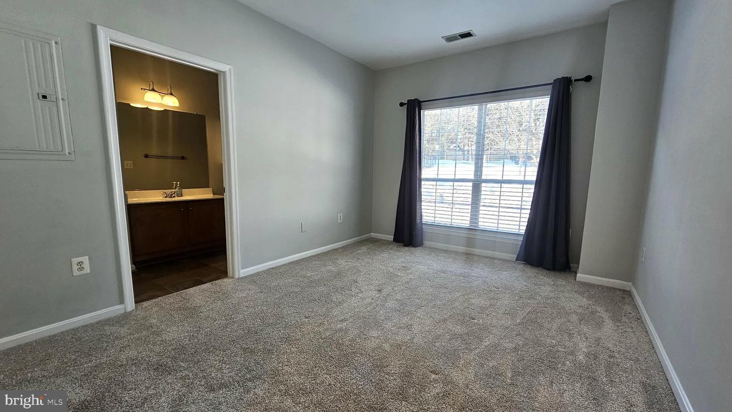 4862 EISENHOWER AVE #158, ALEXANDRIA, Virginia 22304, 1 Bedroom Bedrooms, 2 Rooms Rooms,1 BathroomBathrooms,Residential,For sale,4862 EISENHOWER AVE #158,VAAX2054284 MLS # VAAX2054284