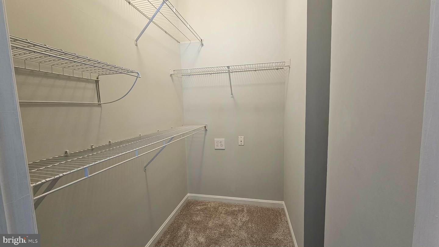 4862 EISENHOWER AVE #158, ALEXANDRIA, Virginia 22304, 1 Bedroom Bedrooms, 2 Rooms Rooms,1 BathroomBathrooms,Residential,For sale,4862 EISENHOWER AVE #158,VAAX2054284 MLS # VAAX2054284