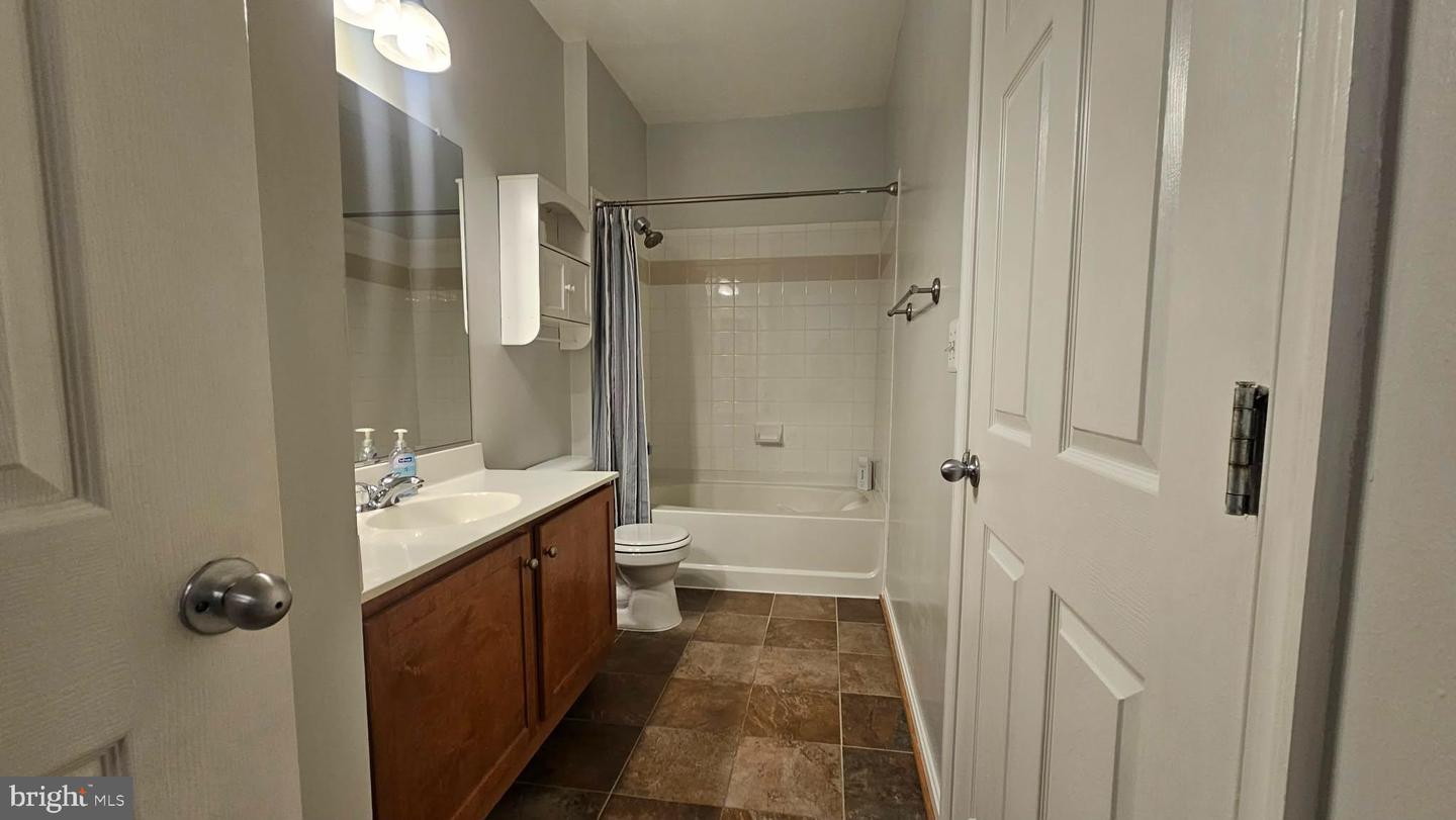 4862 EISENHOWER AVE #158, ALEXANDRIA, Virginia 22304, 1 Bedroom Bedrooms, 2 Rooms Rooms,1 BathroomBathrooms,Residential,For sale,4862 EISENHOWER AVE #158,VAAX2054284 MLS # VAAX2054284