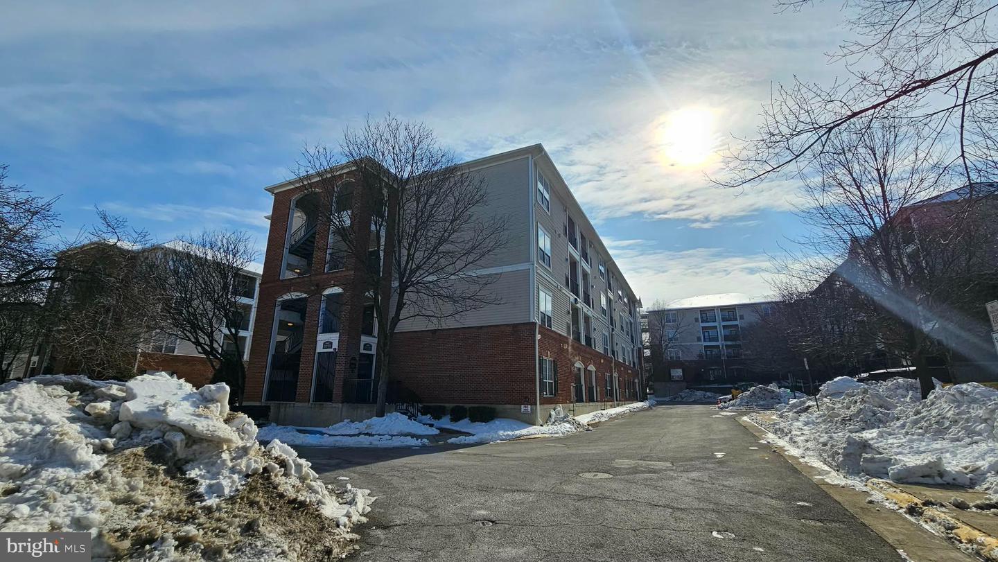 4862 EISENHOWER AVE #158, ALEXANDRIA, Virginia 22304, 1 Bedroom Bedrooms, 2 Rooms Rooms,1 BathroomBathrooms,Residential,For sale,4862 EISENHOWER AVE #158,VAAX2054284 MLS # VAAX2054284