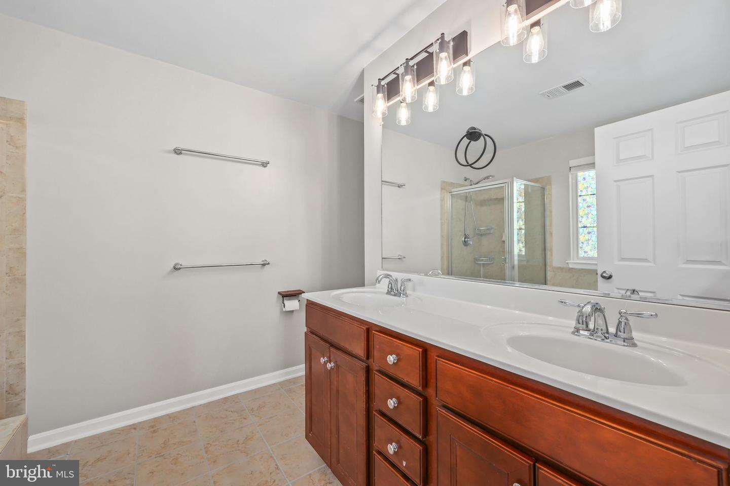 40 TRAIL RIDGE LN, FREDERICKSBURG, Virginia 22405, 4 Bedrooms Bedrooms, ,3 BathroomsBathrooms,Residential,For sale,40 TRAIL RIDGE LN,VAST2046264 MLS # VAST2046264