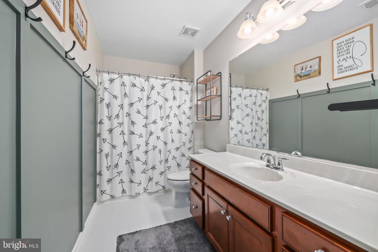 40 TRAIL RIDGE LN, FREDERICKSBURG, Virginia 22405, 4 Bedrooms Bedrooms, ,3 BathroomsBathrooms,Residential,For sale,40 TRAIL RIDGE LN,VAST2046264 MLS # VAST2046264