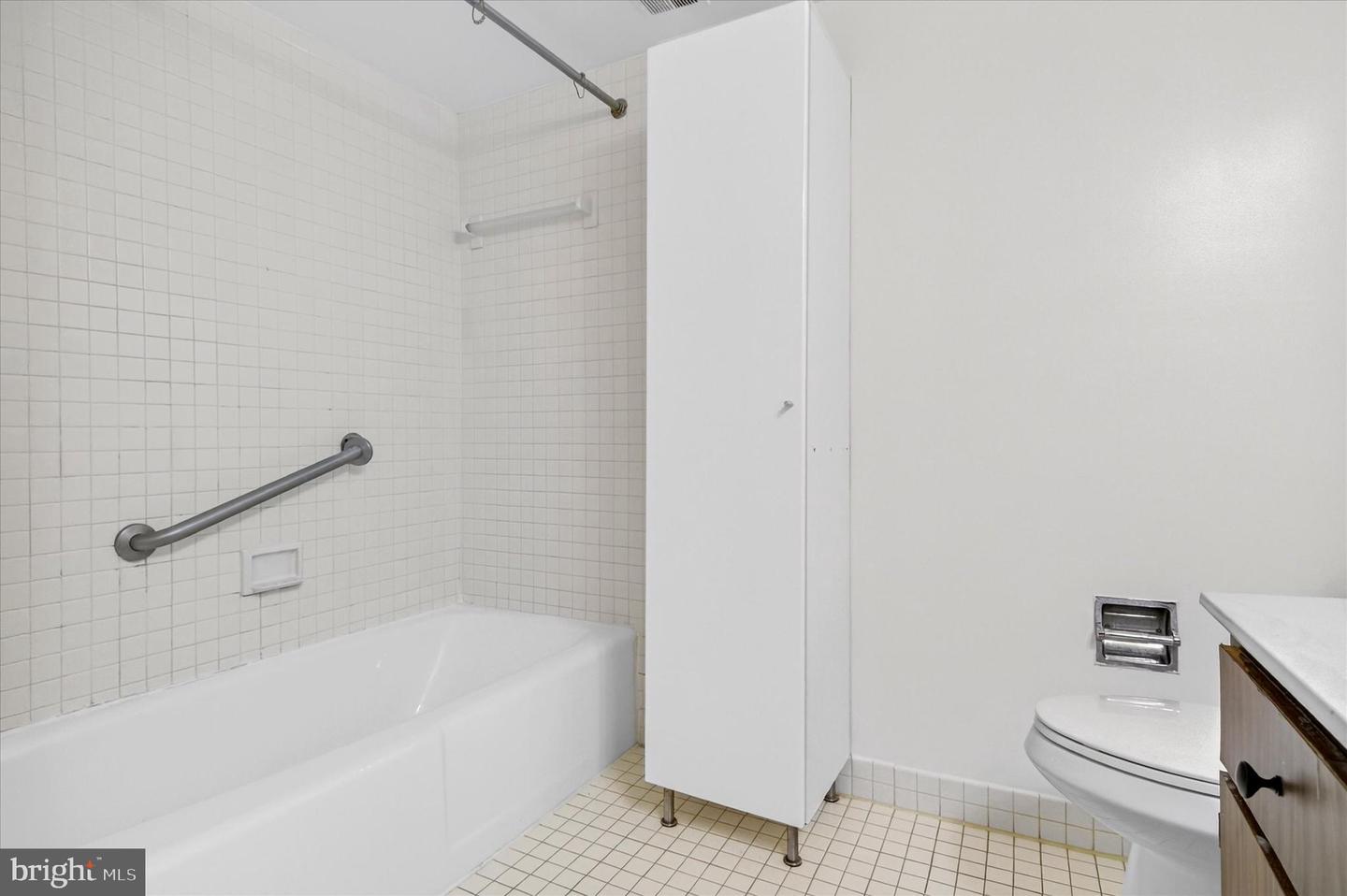 3709 GEORGE MASON DR S #710 EAST, FALLS CHURCH, Virginia 22041, 2 Bedrooms Bedrooms, ,2 BathroomsBathrooms,Residential,For sale,3709 GEORGE MASON DR S #710 EAST,VAFX2291702 MLS # VAFX2291702