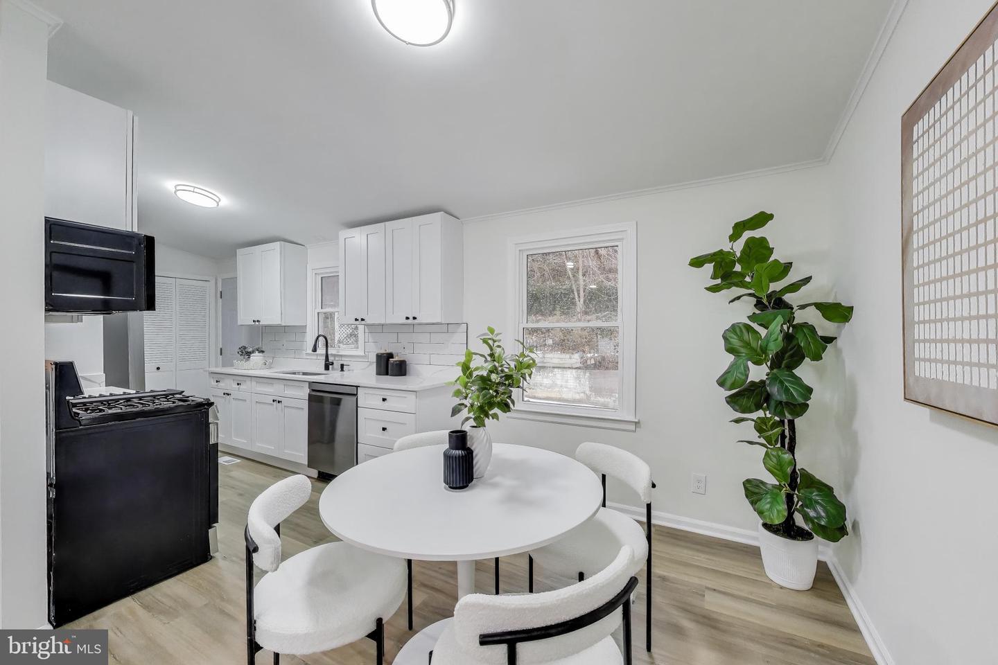 18905 RED OAK LN, TRIANGLE, Virginia 22172, 5 Bedrooms Bedrooms, ,2 BathroomsBathrooms,Residential,For sale,18905 RED OAK LN,VAPW2109606 MLS # VAPW2109606 18905 RED OAK LN, TRIANGLE, Virginia 22172, 5 Bedrooms Bedrooms, ,2 BathroomsBathrooms,Residential,For sale,18905 RED OAK LN,VAPW2109606 MLS # VAPW2109606