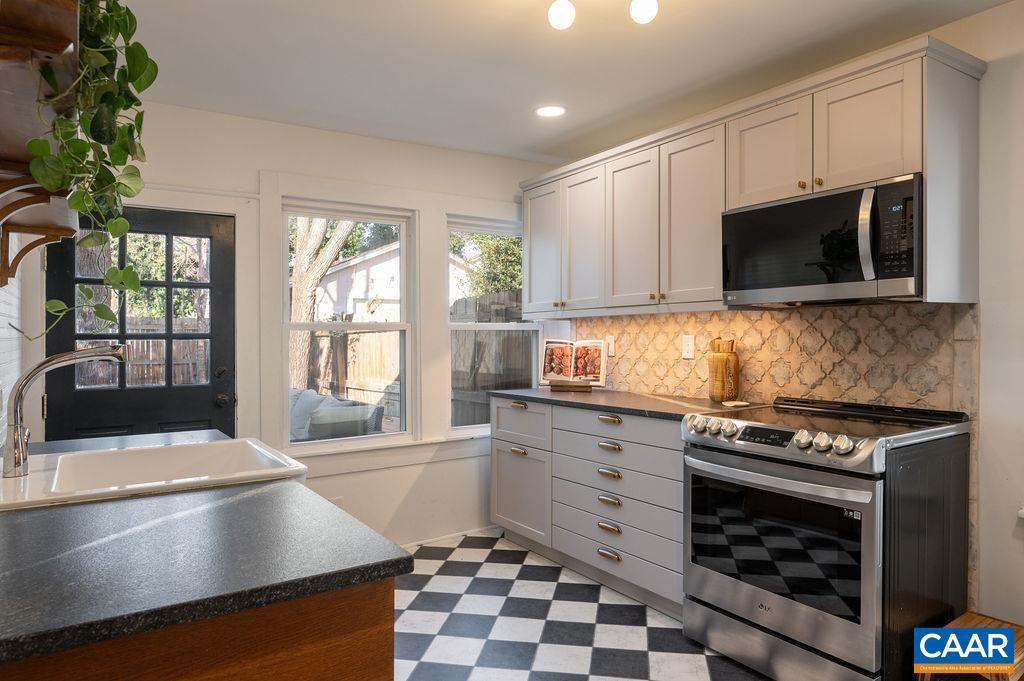 349 NW 10TH ST, CHARLOTTESVILLE, Virginia 22903, 3 Bedrooms Bedrooms, ,2 BathroomsBathrooms,Residential,For sale,349 NW 10TH ST,672141 MLS # 672141