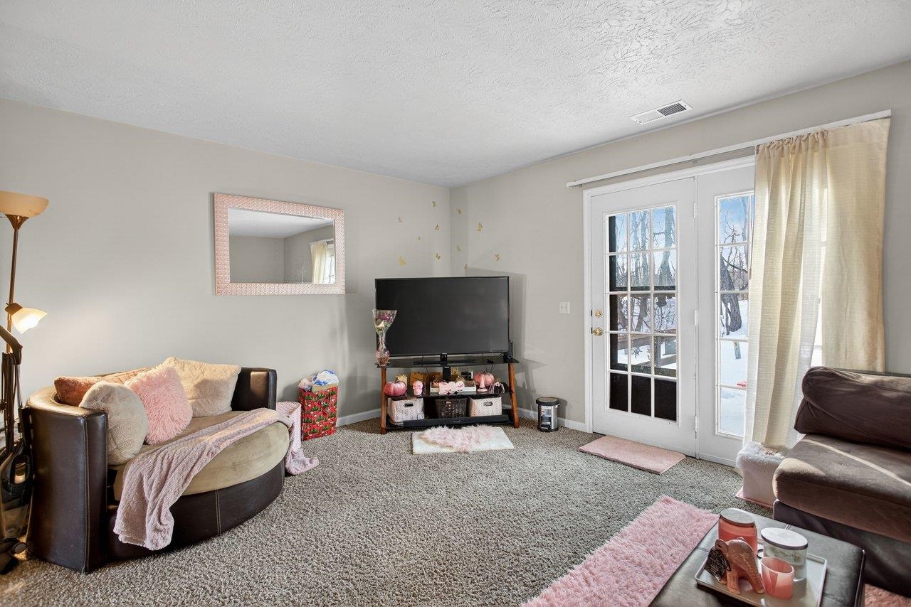 860 VINE ST, HARRISONBURG, Virginia 22801, 2 Bedrooms Bedrooms, ,1 BathroomBathrooms,Residential,860 VINE ST,673018 MLS # 673018