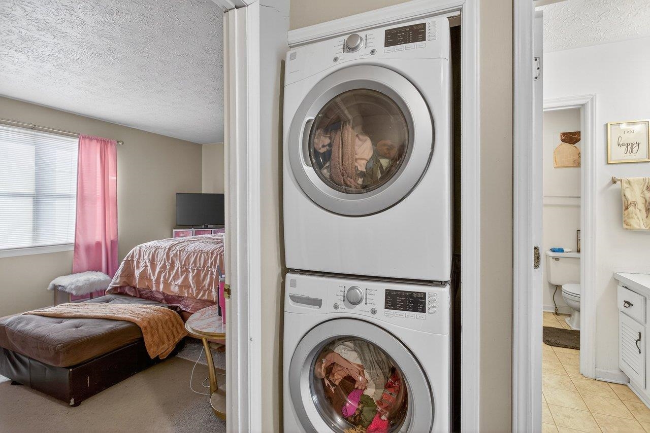 860 VINE ST, HARRISONBURG, Virginia 22801, 2 Bedrooms Bedrooms, ,1 BathroomBathrooms,Residential,860 VINE ST,673018 MLS # 673018