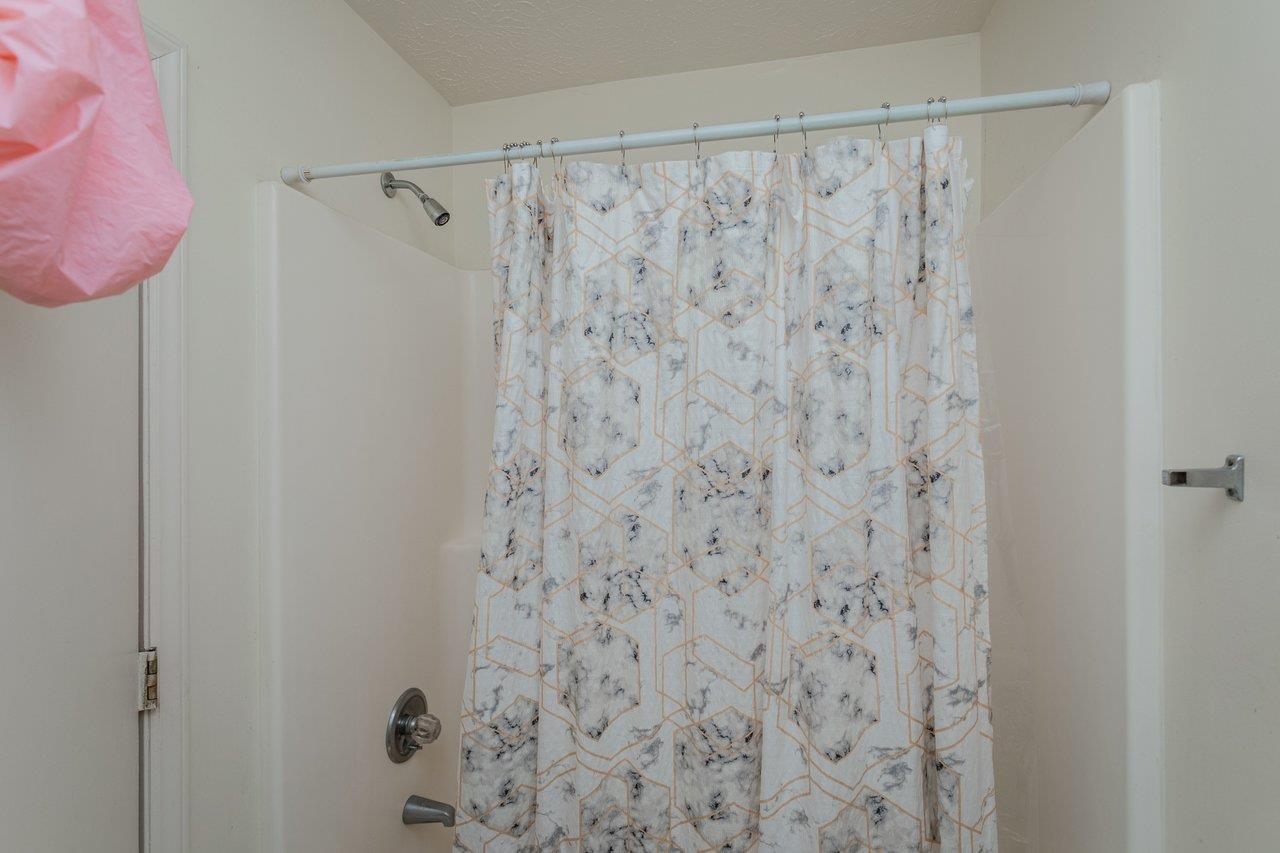 860 VINE ST, HARRISONBURG, Virginia 22801, 2 Bedrooms Bedrooms, ,1 BathroomBathrooms,Residential,860 VINE ST,673018 MLS # 673018