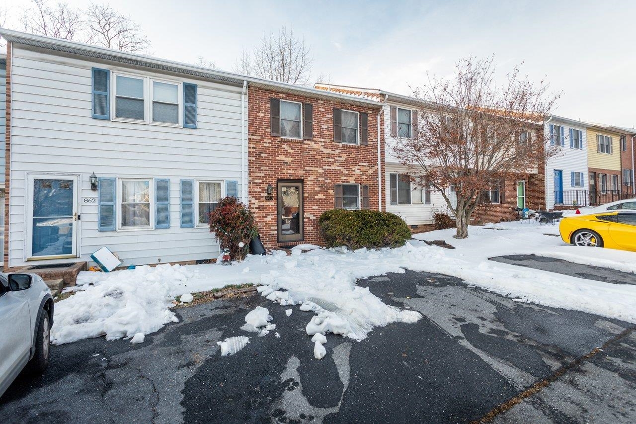 860 VINE ST, HARRISONBURG, Virginia 22801, 2 Bedrooms Bedrooms, ,1 BathroomBathrooms,Residential,860 VINE ST,673018 MLS # 673018