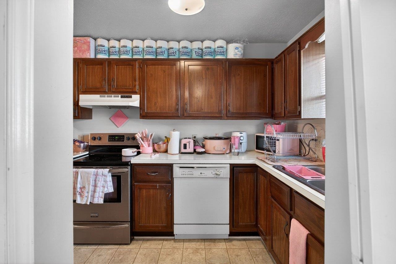 860 VINE ST, HARRISONBURG, Virginia 22801, 2 Bedrooms Bedrooms, ,1 BathroomBathrooms,Residential,860 VINE ST,673018 MLS # 673018