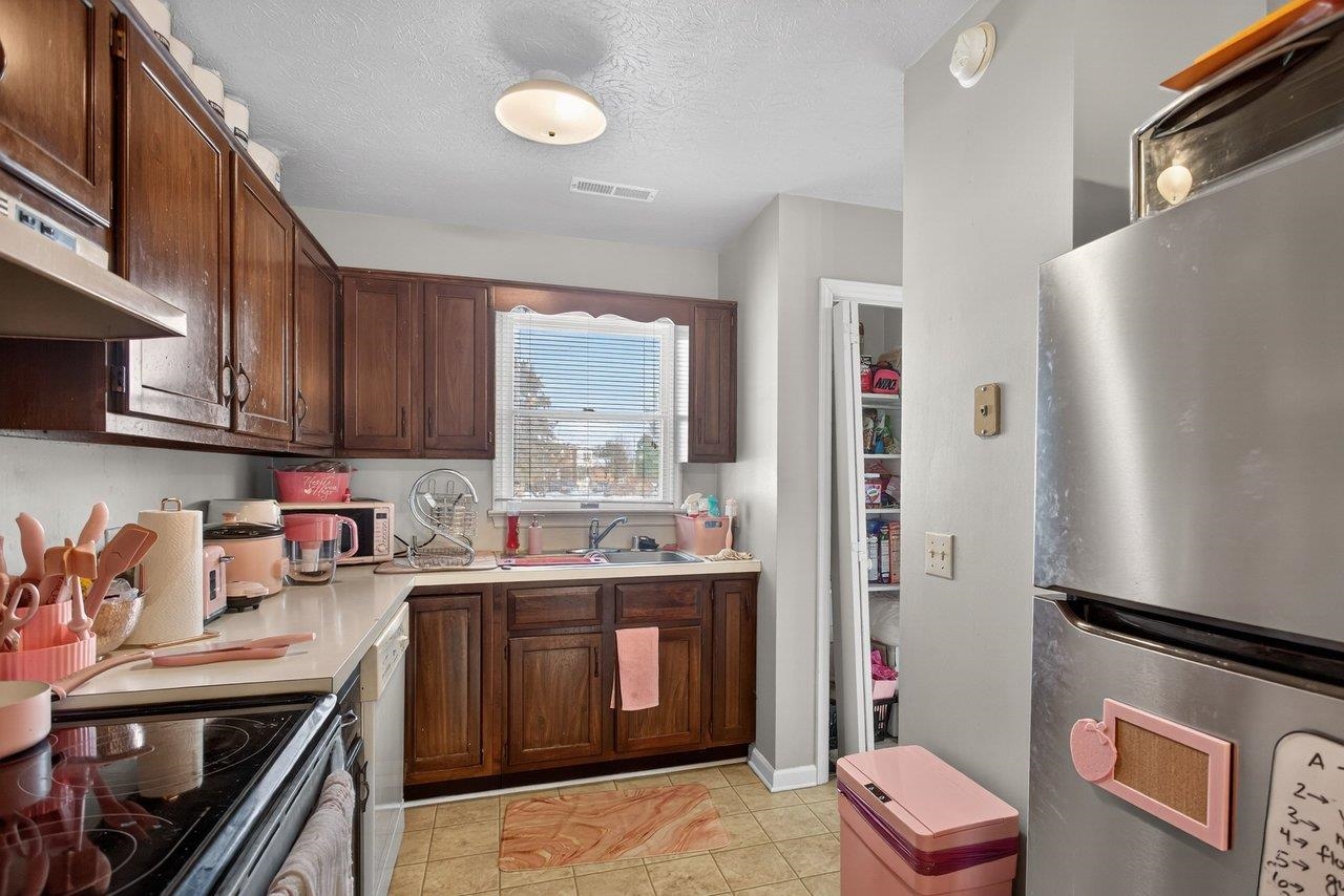 860 VINE ST, HARRISONBURG, Virginia 22801, 2 Bedrooms Bedrooms, ,1 BathroomBathrooms,Residential,860 VINE ST,673018 MLS # 673018