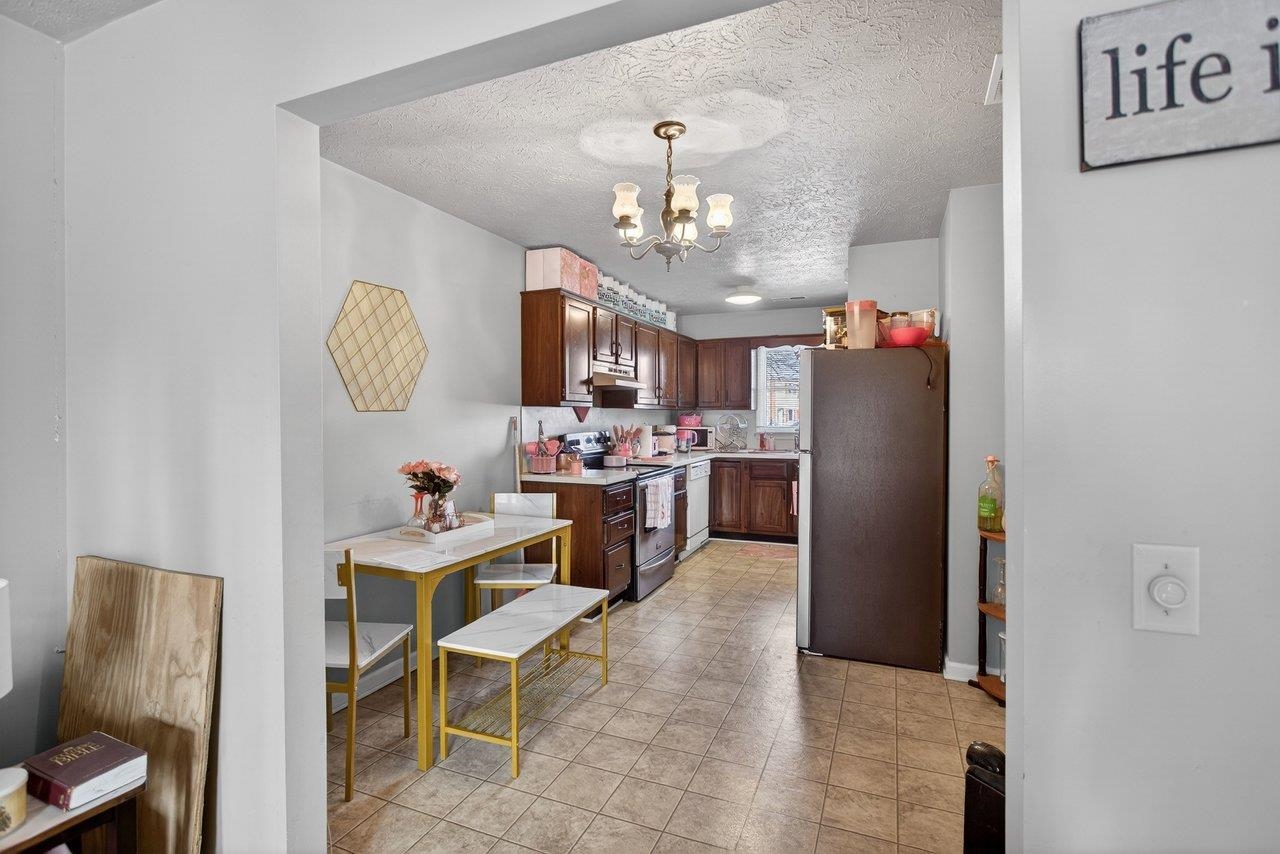 860 VINE ST, HARRISONBURG, Virginia 22801, 2 Bedrooms Bedrooms, ,1 BathroomBathrooms,Residential,860 VINE ST,673018 MLS # 673018