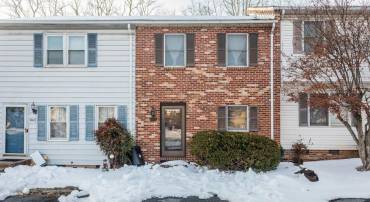 860 VINE ST, HARRISONBURG, Virginia 22801, 2 Bedrooms Bedrooms, ,1 BathroomBathrooms,Residential,860 VINE ST,673018 MLS # 673018