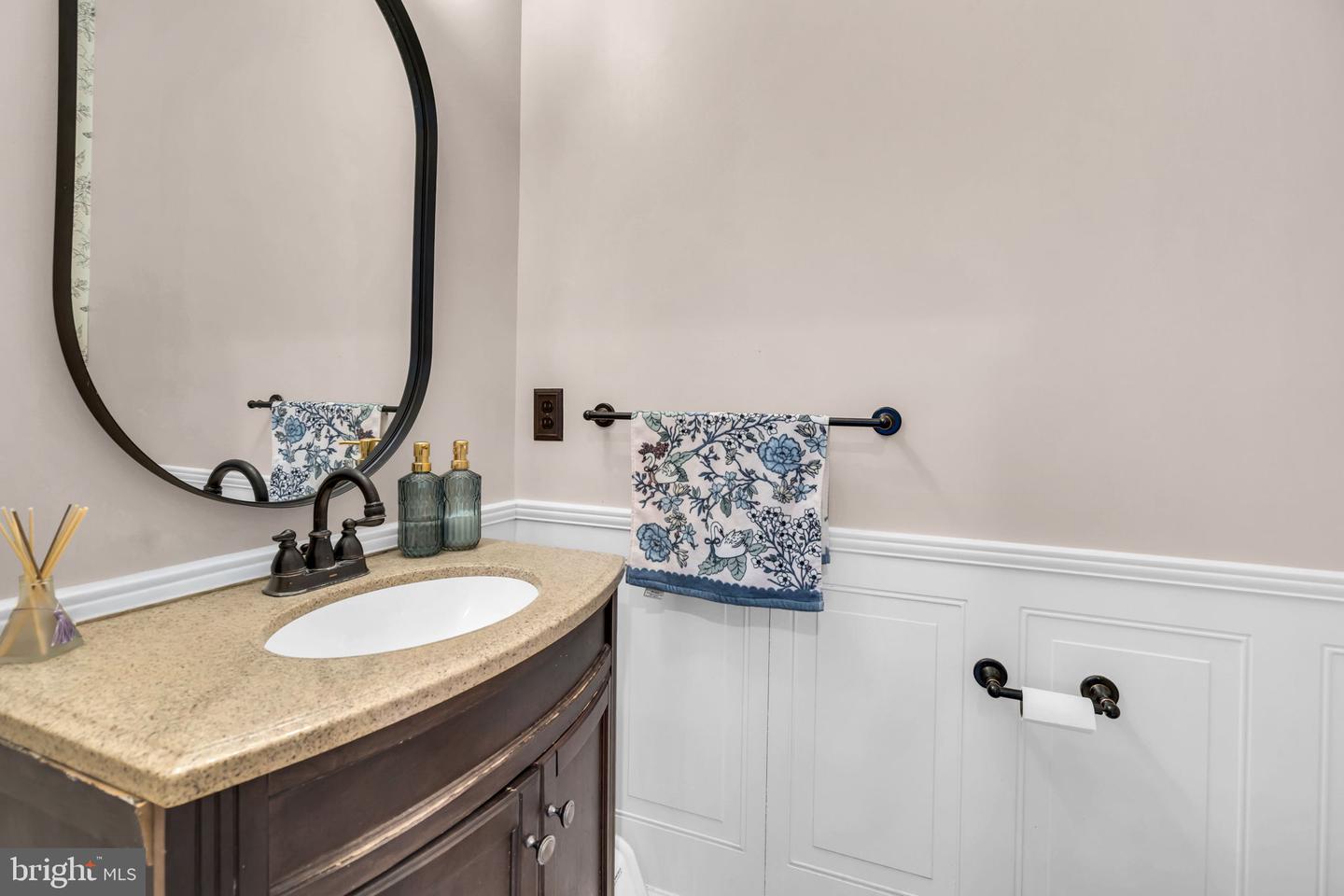 43553 DEMPSEY LN, CHANTILLY, Virginia 20152, 4 Bedrooms Bedrooms, ,3 BathroomsBathrooms,Residential,For sale,43553 DEMPSEY LN,VALO2113900 MLS # VALO2113900