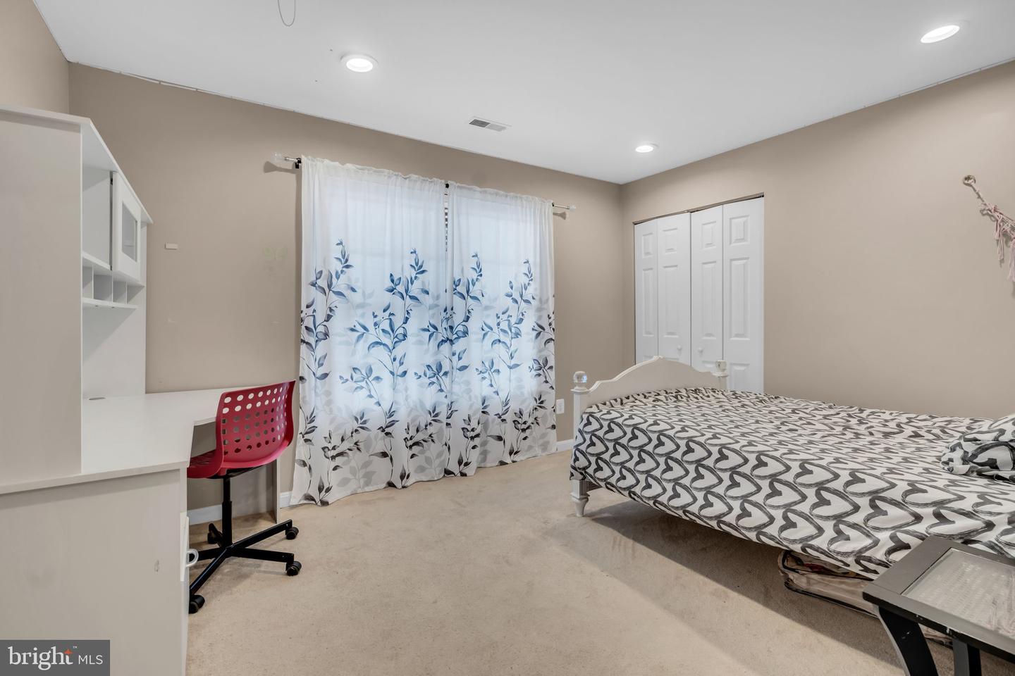 43553 DEMPSEY LN, CHANTILLY, Virginia 20152, 4 Bedrooms Bedrooms, ,3 BathroomsBathrooms,Residential,For sale,43553 DEMPSEY LN,VALO2113900 MLS # VALO2113900