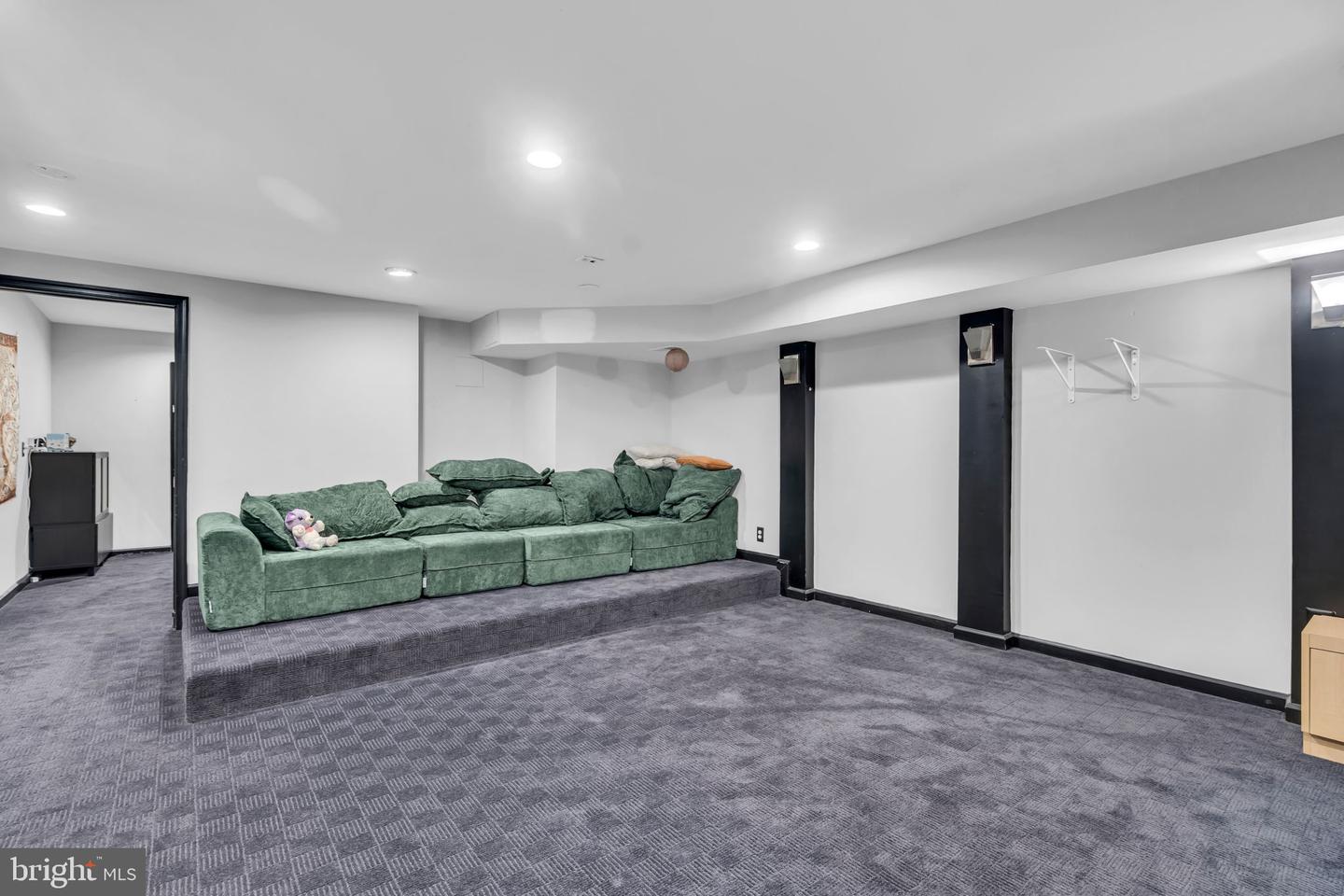 43553 DEMPSEY LN, CHANTILLY, Virginia 20152, 4 Bedrooms Bedrooms, ,3 BathroomsBathrooms,Residential,For sale,43553 DEMPSEY LN,VALO2113900 MLS # VALO2113900