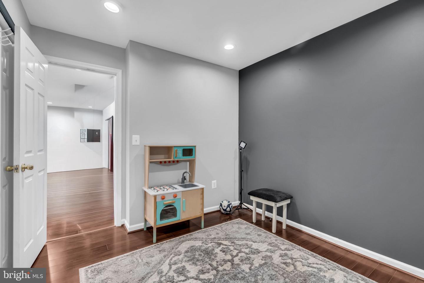 43553 DEMPSEY LN, CHANTILLY, Virginia 20152, 4 Bedrooms Bedrooms, ,3 BathroomsBathrooms,Residential,For sale,43553 DEMPSEY LN,VALO2113900 MLS # VALO2113900