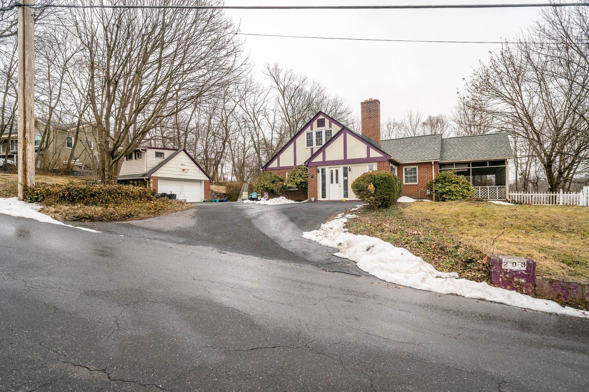 200 MONUMENT AVE, HARRISONBURG, Virginia 22801, 5 Bedrooms Bedrooms, ,2 BathroomsBathrooms,Residential,200 MONUMENT AVE,673432 MLS # 673432