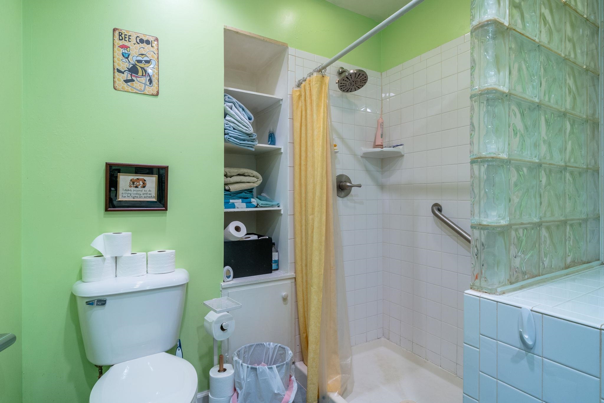 200 MONUMENT AVE, HARRISONBURG, Virginia 22801, 5 Bedrooms Bedrooms, ,2 BathroomsBathrooms,Residential,200 MONUMENT AVE,673432 MLS # 673432