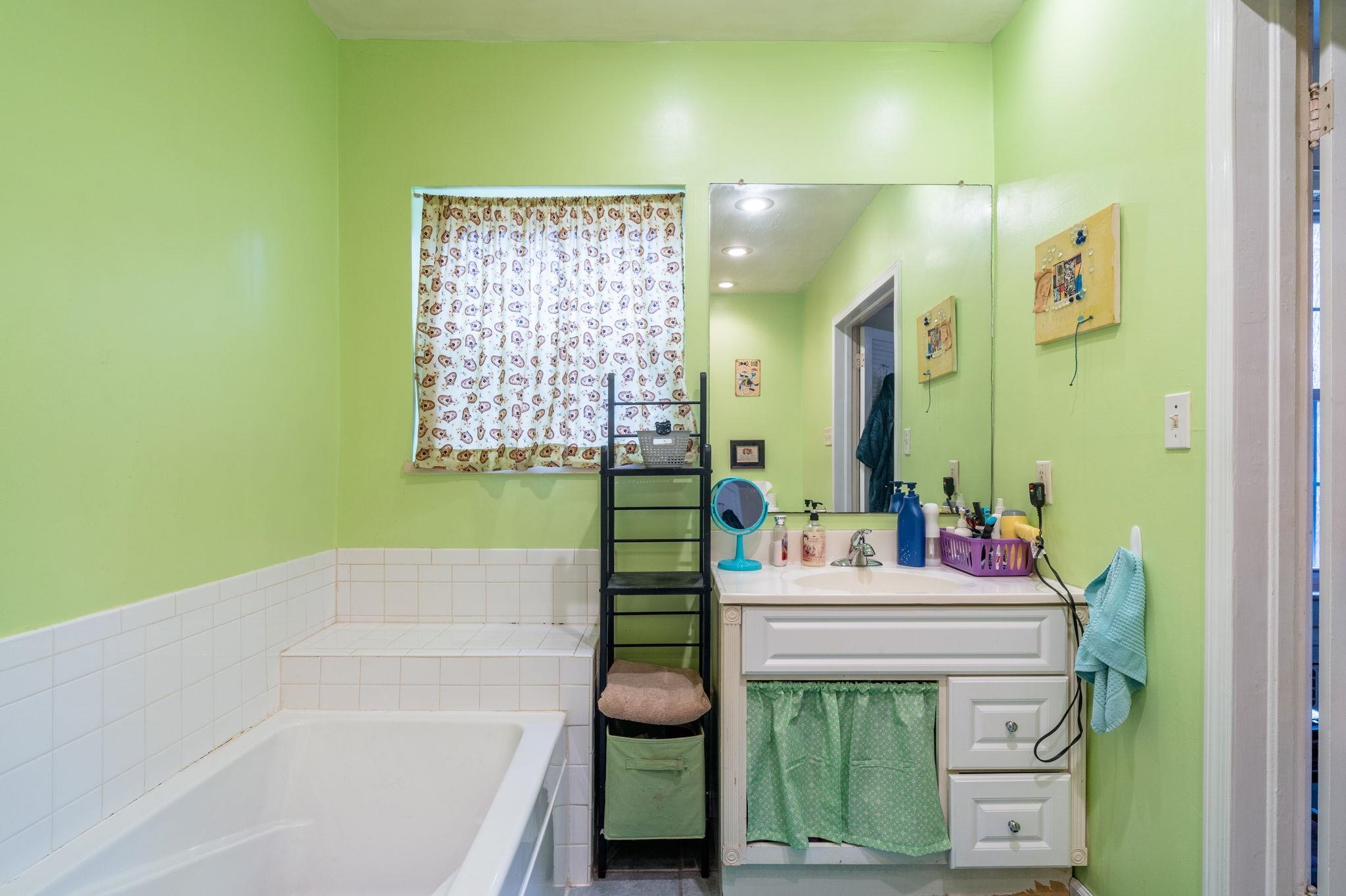 200 MONUMENT AVE, HARRISONBURG, Virginia 22801, 5 Bedrooms Bedrooms, ,2 BathroomsBathrooms,Residential,200 MONUMENT AVE,673432 MLS # 673432