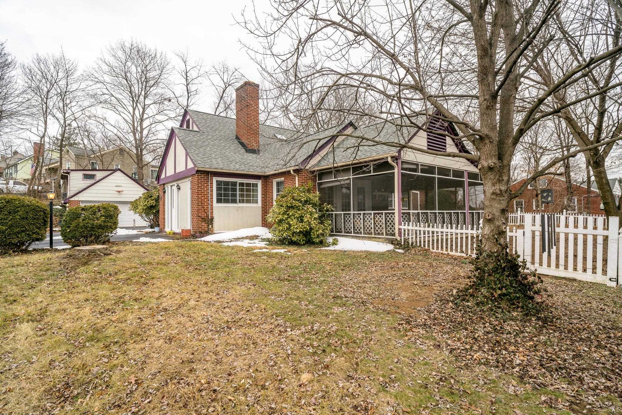 200 MONUMENT AVE, HARRISONBURG, Virginia 22801, 5 Bedrooms Bedrooms, ,2 BathroomsBathrooms,Residential,200 MONUMENT AVE,673432 MLS # 673432