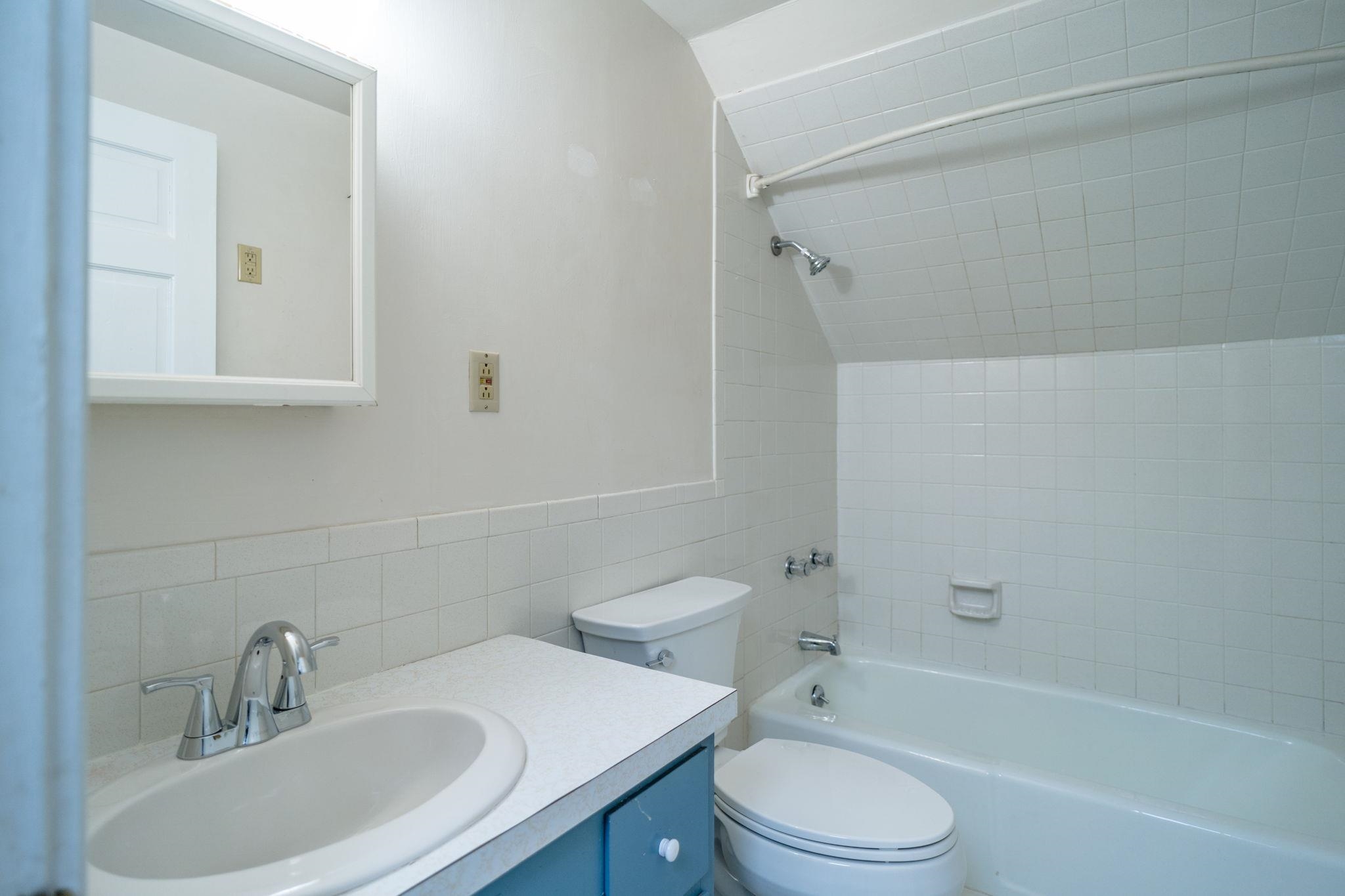 200 MONUMENT AVE, HARRISONBURG, Virginia 22801, 5 Bedrooms Bedrooms, ,2 BathroomsBathrooms,Residential,200 MONUMENT AVE,673432 MLS # 673432