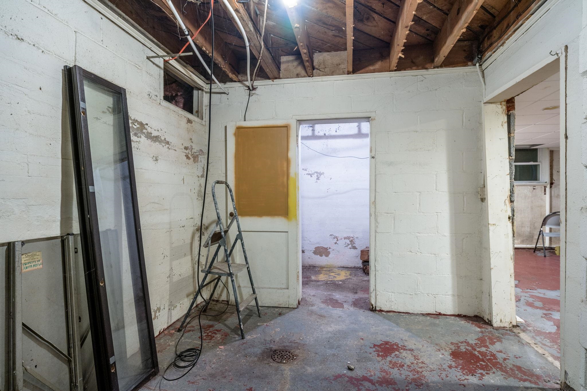 200 MONUMENT AVE, HARRISONBURG, Virginia 22801, 5 Bedrooms Bedrooms, ,2 BathroomsBathrooms,Residential,200 MONUMENT AVE,673432 MLS # 673432