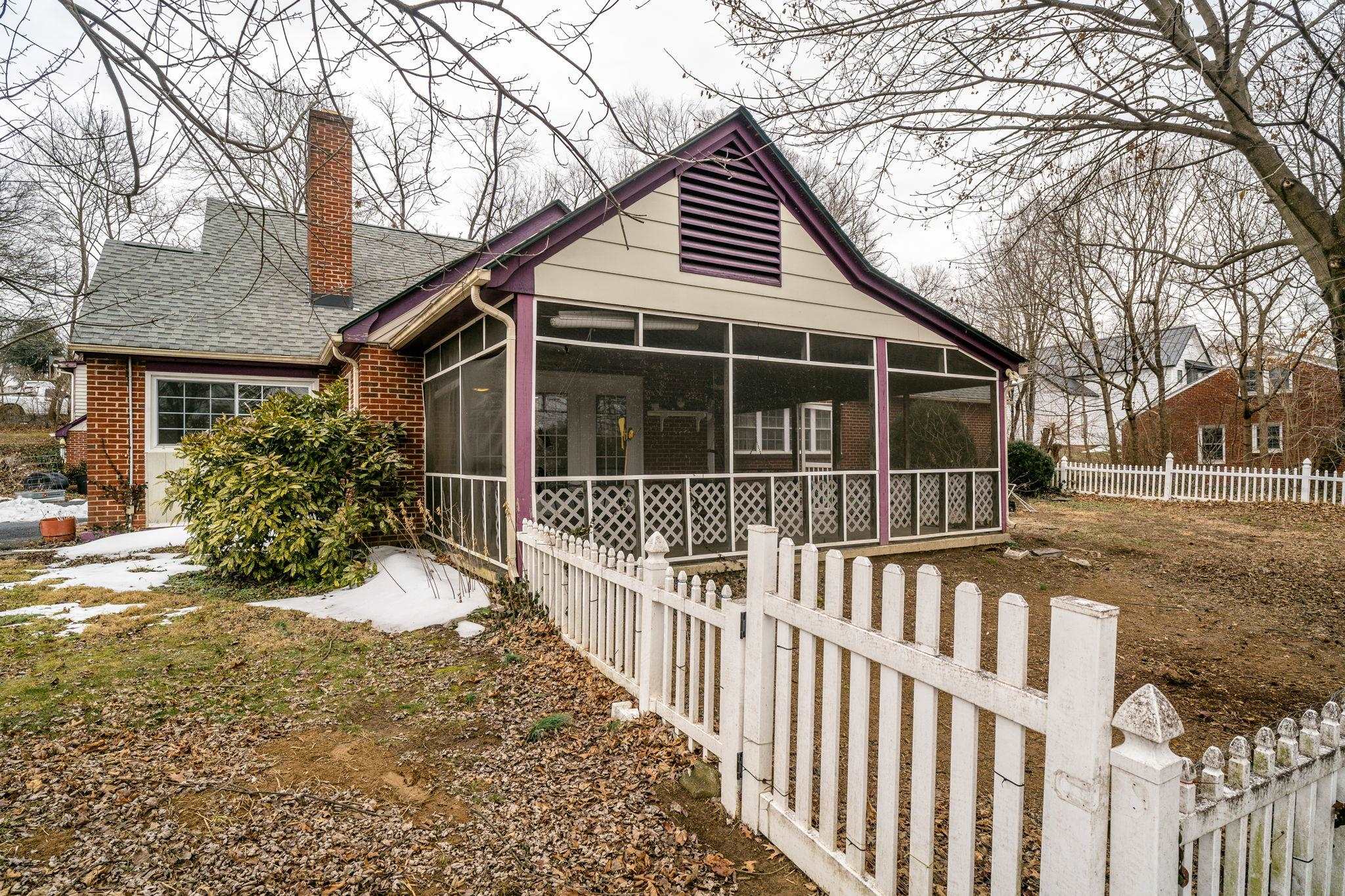 200 MONUMENT AVE, HARRISONBURG, Virginia 22801, 5 Bedrooms Bedrooms, ,2 BathroomsBathrooms,Residential,200 MONUMENT AVE,673432 MLS # 673432