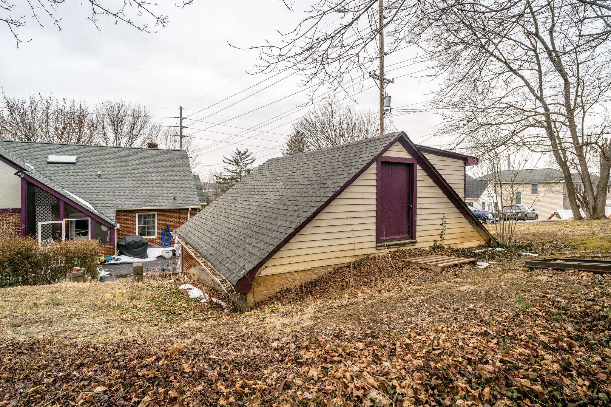 200 MONUMENT AVE, HARRISONBURG, Virginia 22801, 5 Bedrooms Bedrooms, ,2 BathroomsBathrooms,Residential,200 MONUMENT AVE,673432 MLS # 673432