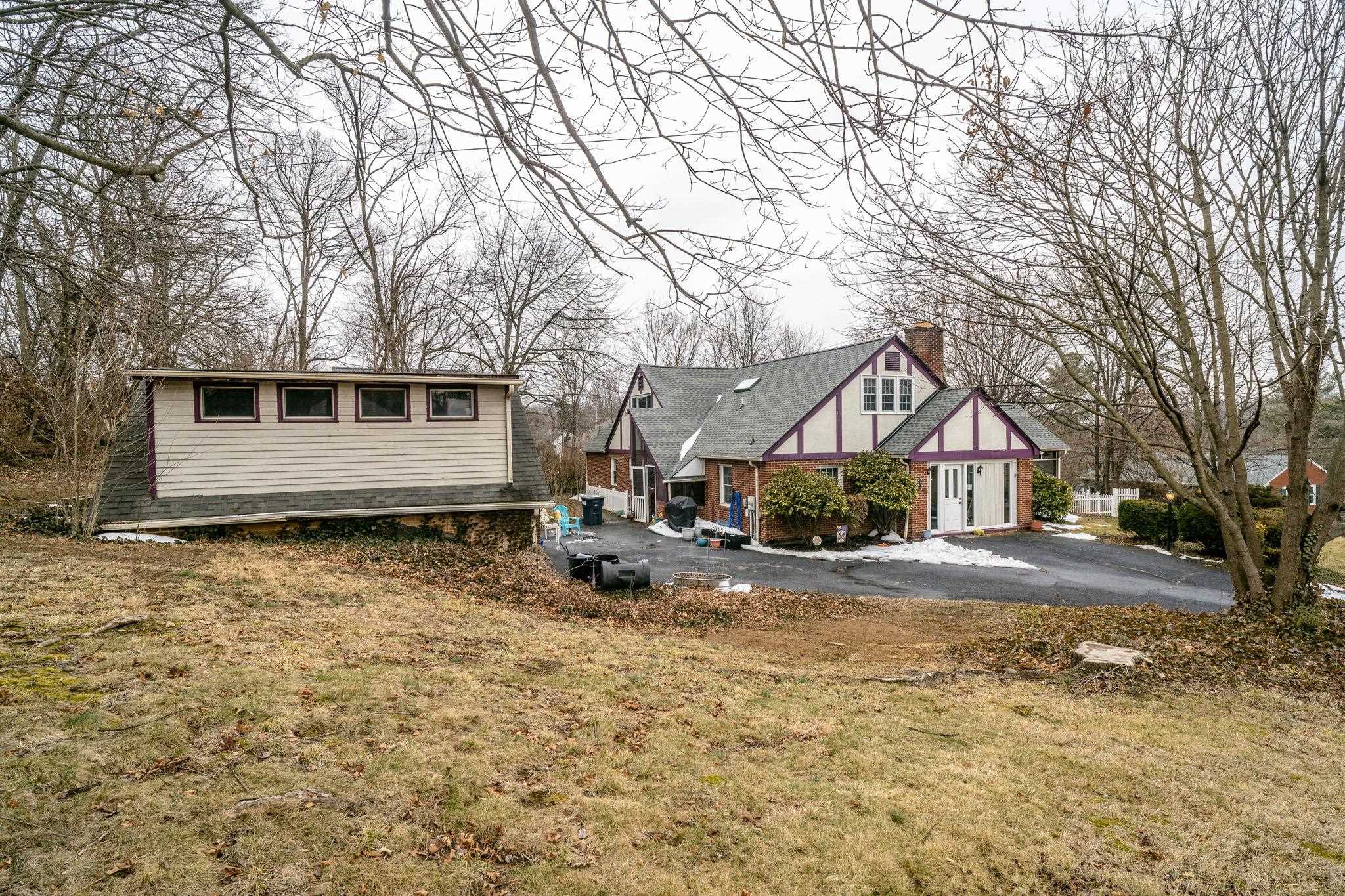 200 MONUMENT AVE, HARRISONBURG, Virginia 22801, 5 Bedrooms Bedrooms, ,2 BathroomsBathrooms,Residential,200 MONUMENT AVE,673432 MLS # 673432