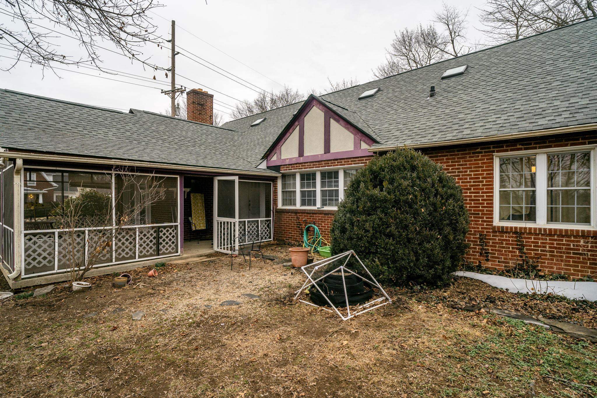 200 MONUMENT AVE, HARRISONBURG, Virginia 22801, 5 Bedrooms Bedrooms, ,2 BathroomsBathrooms,Residential,200 MONUMENT AVE,673432 MLS # 673432