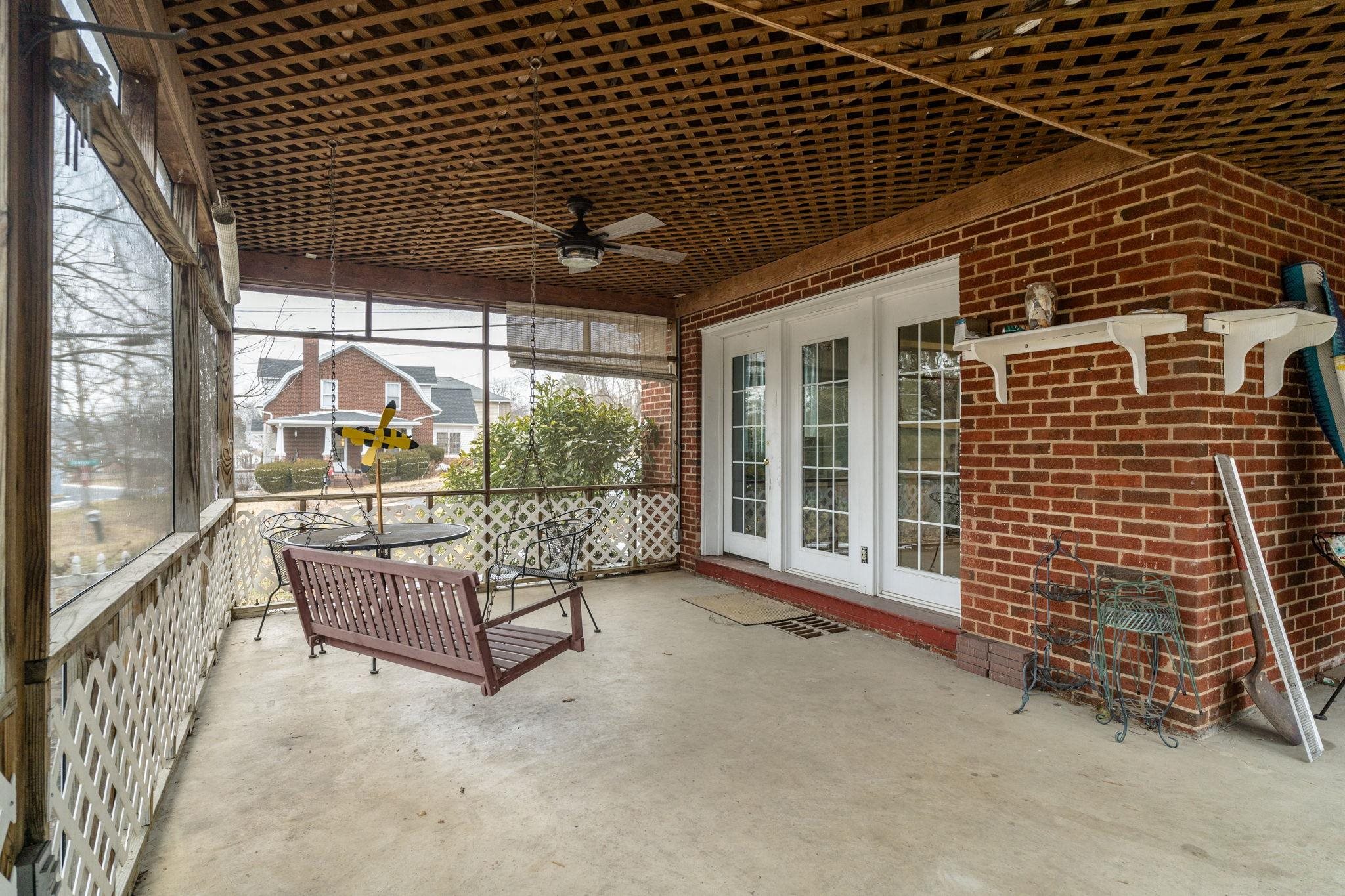 200 MONUMENT AVE, HARRISONBURG, Virginia 22801, 5 Bedrooms Bedrooms, ,2 BathroomsBathrooms,Residential,200 MONUMENT AVE,673432 MLS # 673432