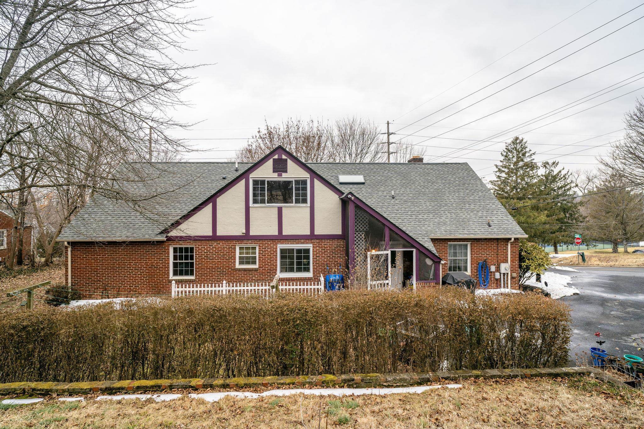 200 MONUMENT AVE, HARRISONBURG, Virginia 22801, 5 Bedrooms Bedrooms, ,2 BathroomsBathrooms,Residential,200 MONUMENT AVE,673432 MLS # 673432