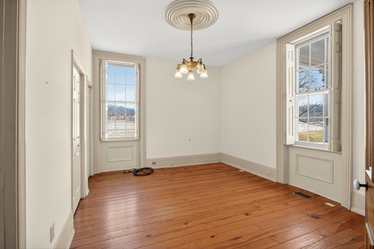 17442 EVERGREEN VALLEY RD, TIMBERVILLE, Virginia 22853, 6 Bedrooms Bedrooms, ,3 BathroomsBathrooms,Residential,