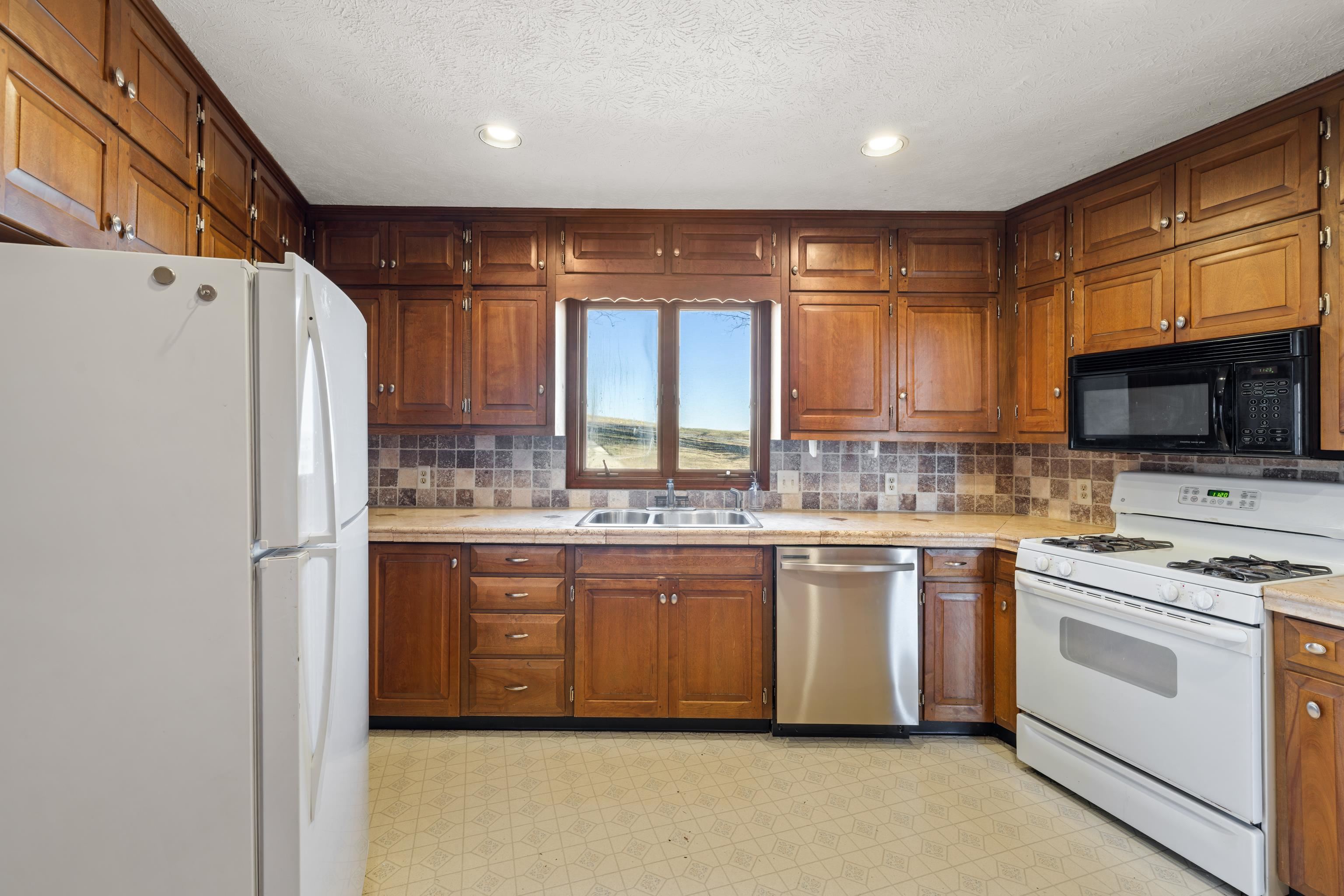 355 FAIRBURN RD, MOUNT SOLON, Virginia 22843, 3 Bedrooms Bedrooms, ,2 BathroomsBathrooms,Residential,355 FAIRBURN RD,673452 MLS # 673452