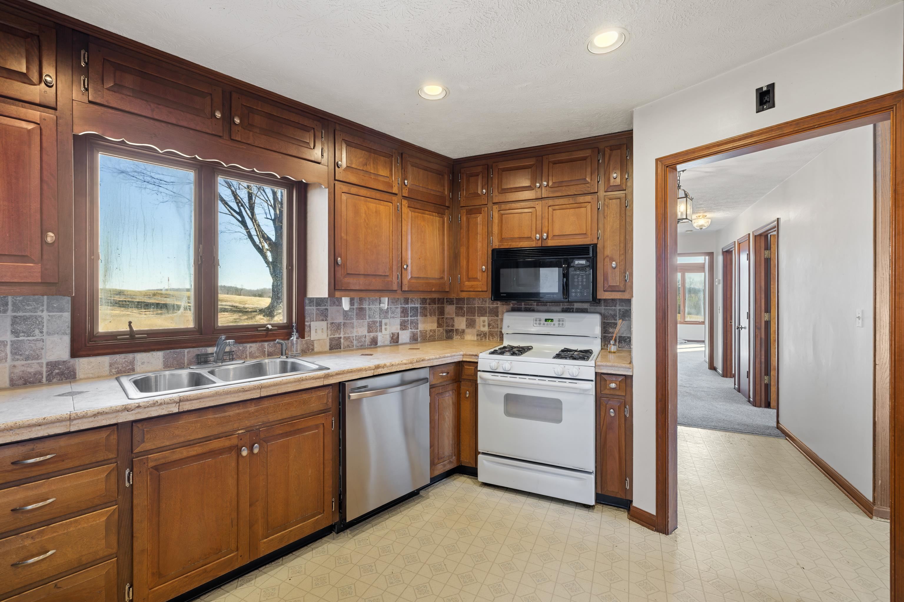 355 FAIRBURN RD, MOUNT SOLON, Virginia 22843, 3 Bedrooms Bedrooms, ,2 BathroomsBathrooms,Residential,355 FAIRBURN RD,673452 MLS # 673452