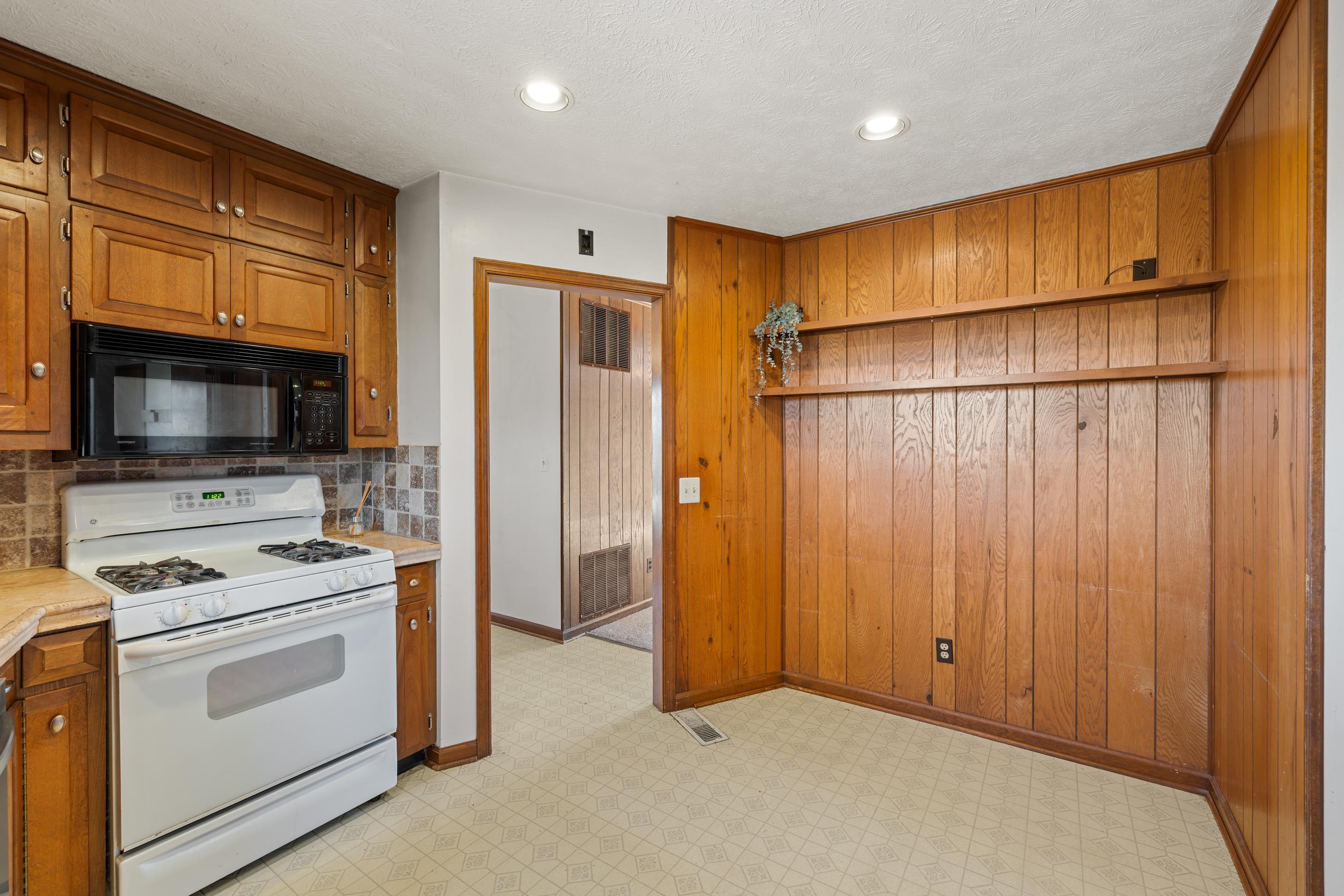 355 FAIRBURN RD, MOUNT SOLON, Virginia 22843, 3 Bedrooms Bedrooms, ,2 BathroomsBathrooms,Residential,355 FAIRBURN RD,673452 MLS # 673452