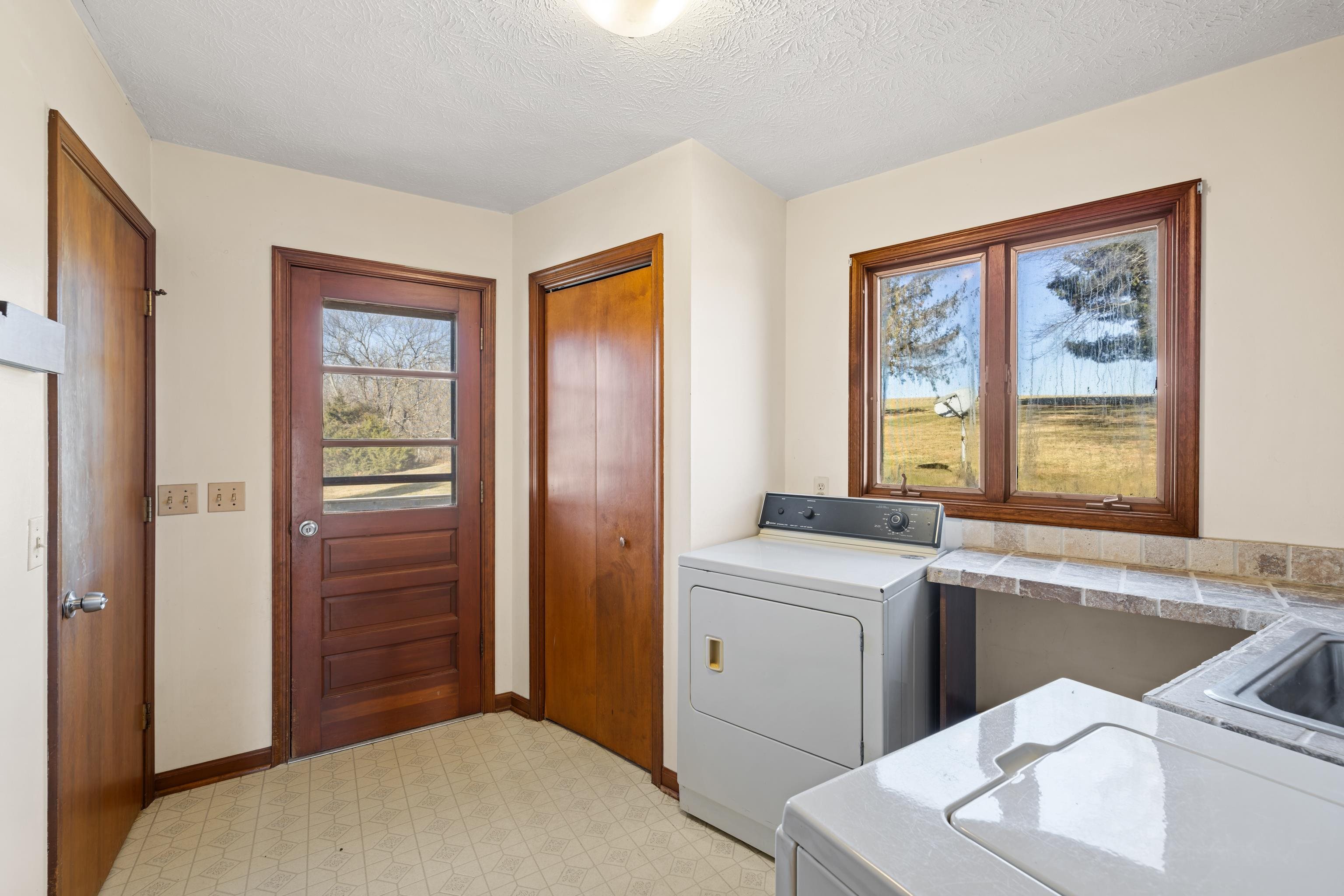 355 FAIRBURN RD, MOUNT SOLON, Virginia 22843, 3 Bedrooms Bedrooms, ,2 BathroomsBathrooms,Residential,355 FAIRBURN RD,673452 MLS # 673452