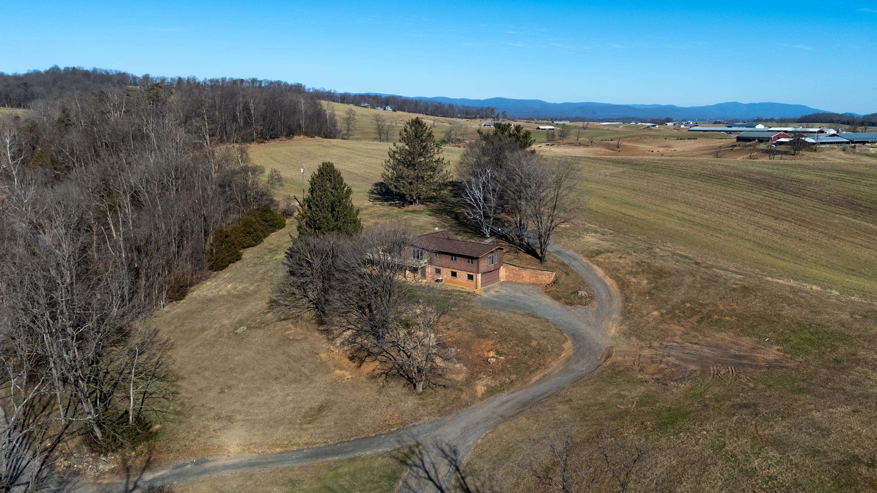 355 FAIRBURN RD, MOUNT SOLON, Virginia 22843, 3 Bedrooms Bedrooms, ,2 BathroomsBathrooms,Residential,355 FAIRBURN RD,673452 MLS # 673452