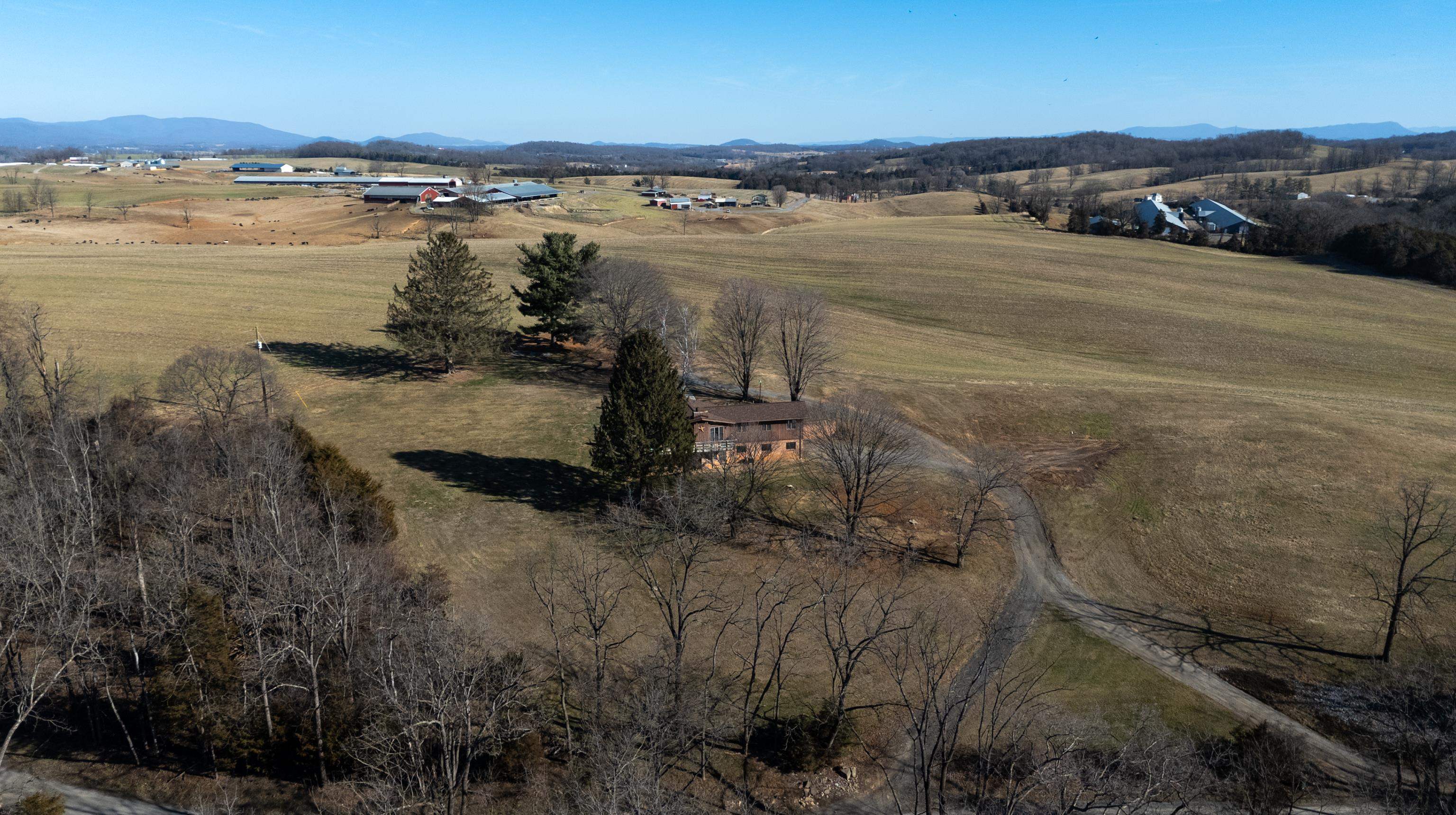 355 FAIRBURN RD, MOUNT SOLON, Virginia 22843, 3 Bedrooms Bedrooms, ,2 BathroomsBathrooms,Residential,355 FAIRBURN RD,673452 MLS # 673452